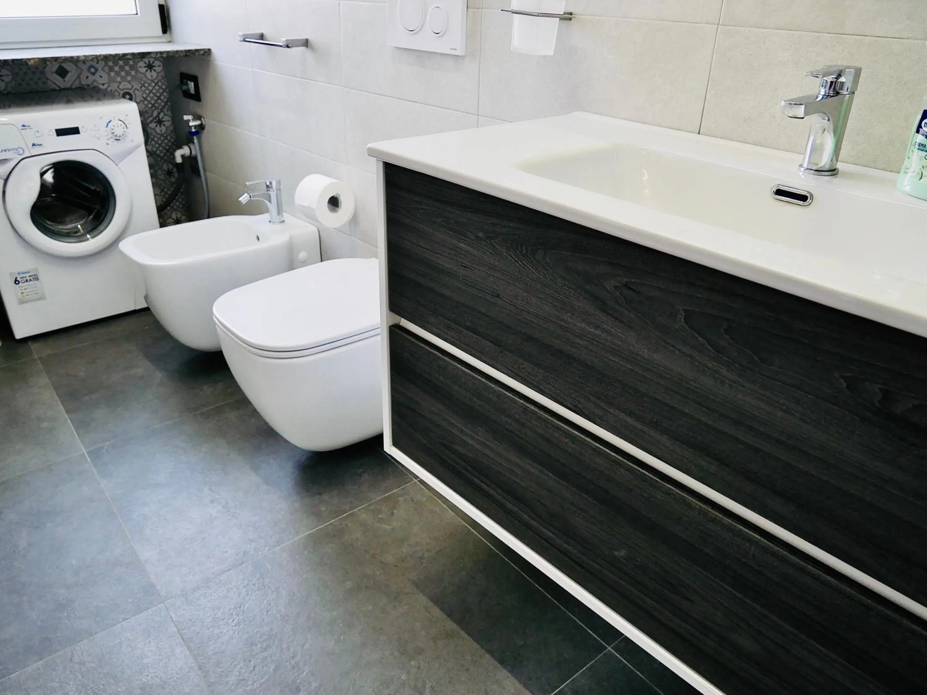 Toilet in "Sweet Life" Casa Vacanze