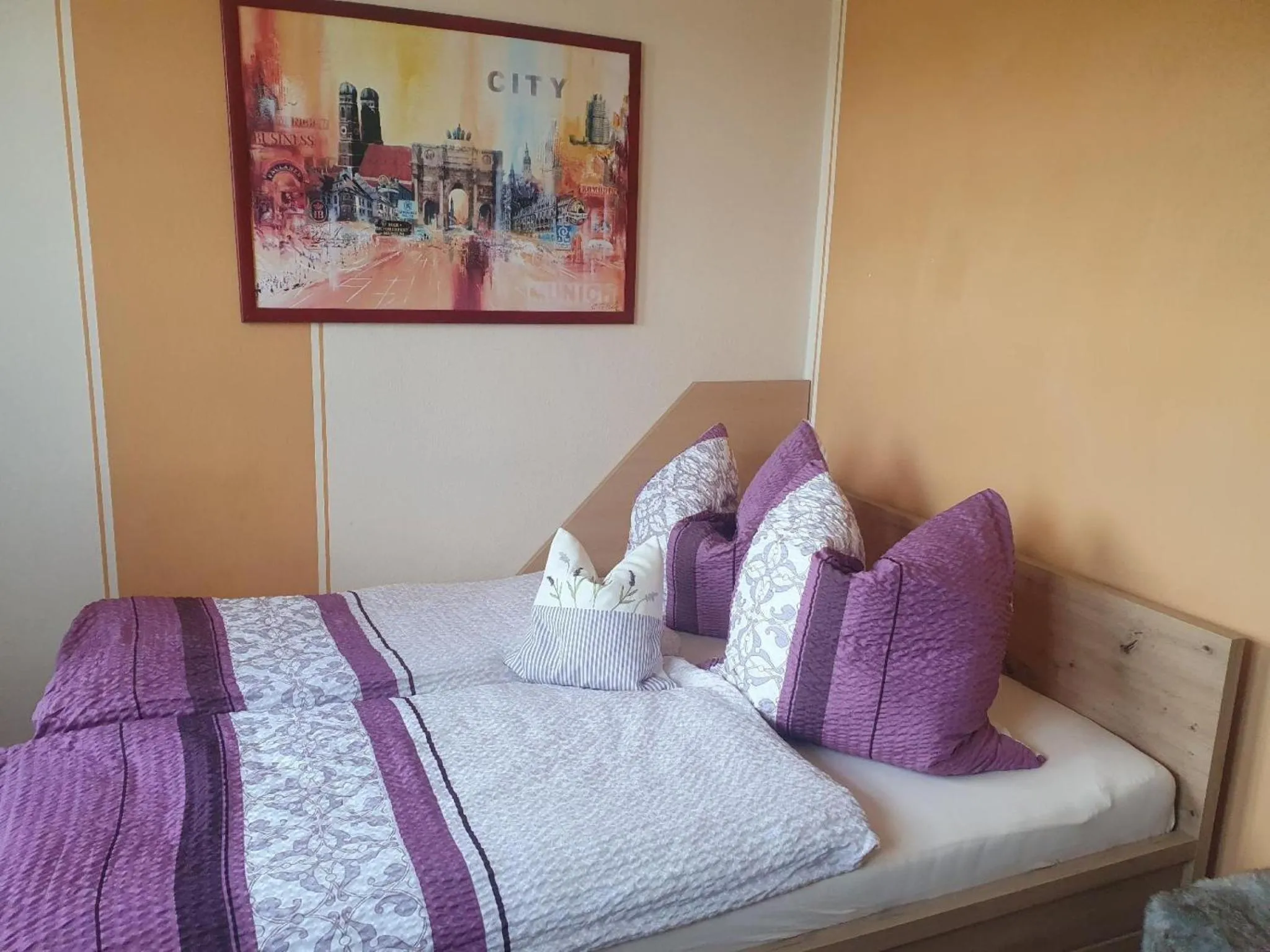 Bedroom, Bed in Wallfahrts-Gaststätte Heilbrünnl