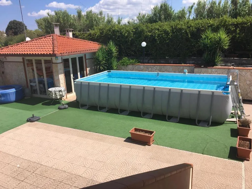Pool view in Emyhouse54
