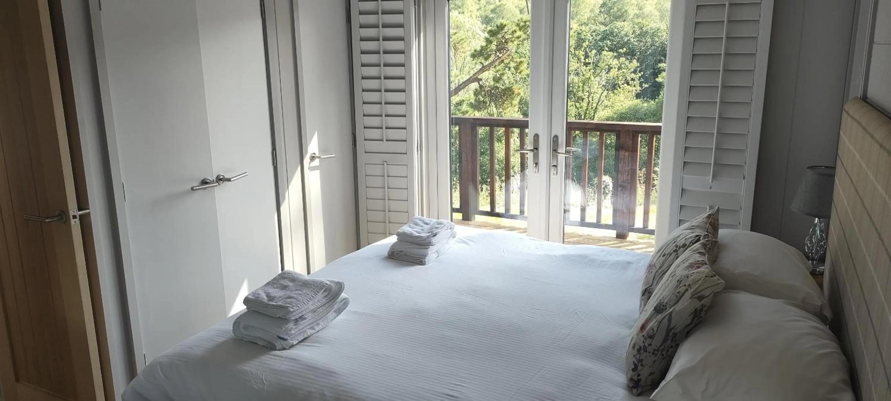 Bedroom, Bed in Great Trethew Hotel - Self Catering Lodges - Bar & Restaurant