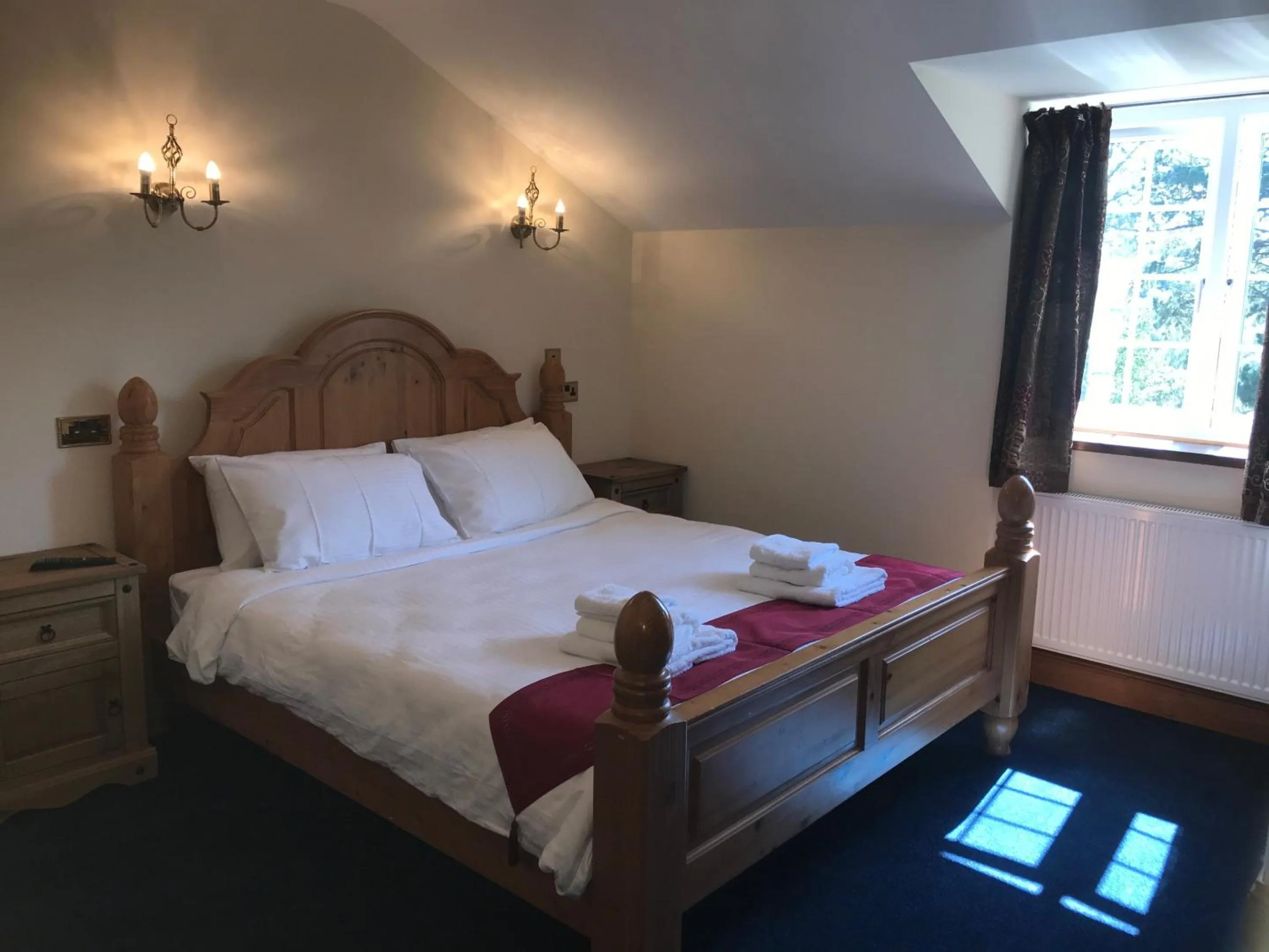 Bedroom, Bed in Great Trethew Hotel - Self Catering Lodges - Bar & Restaurant