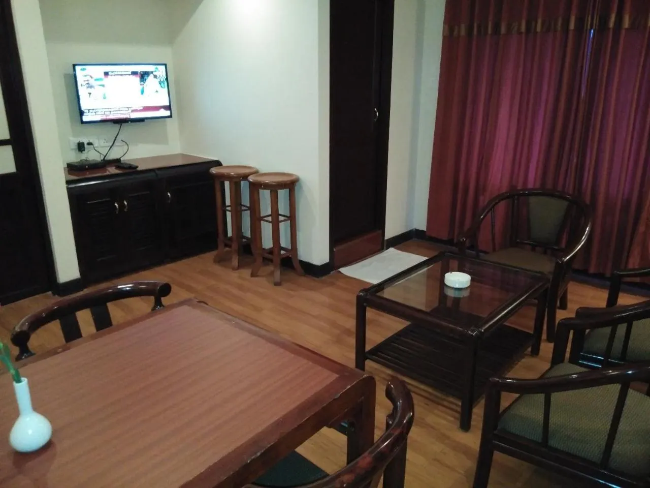 Communal lounge/ TV room in Yuvarani Residency