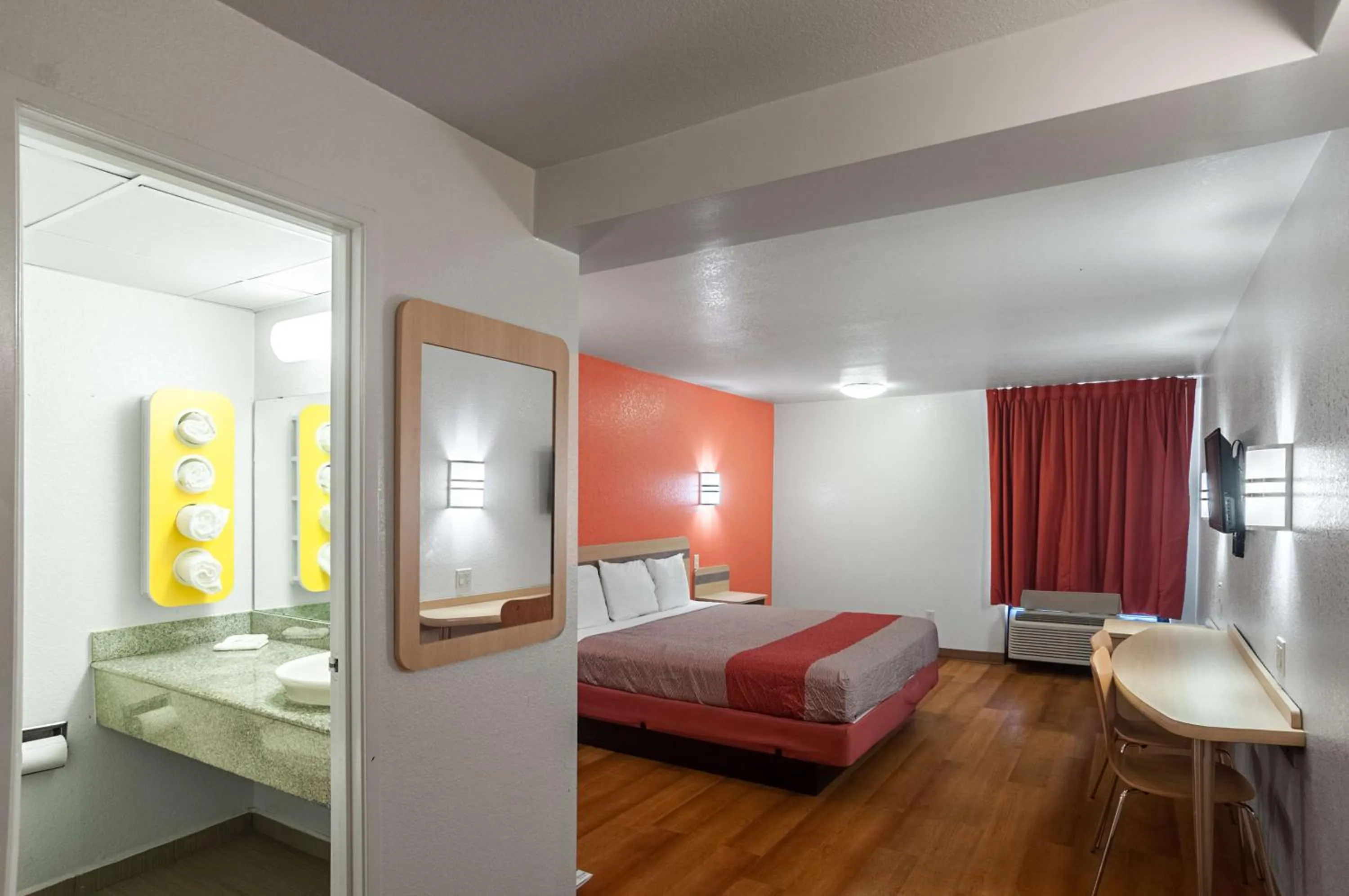 King Room - Disability Access - Non-Smoking in Motel 6-Oklahoma City, OK - South