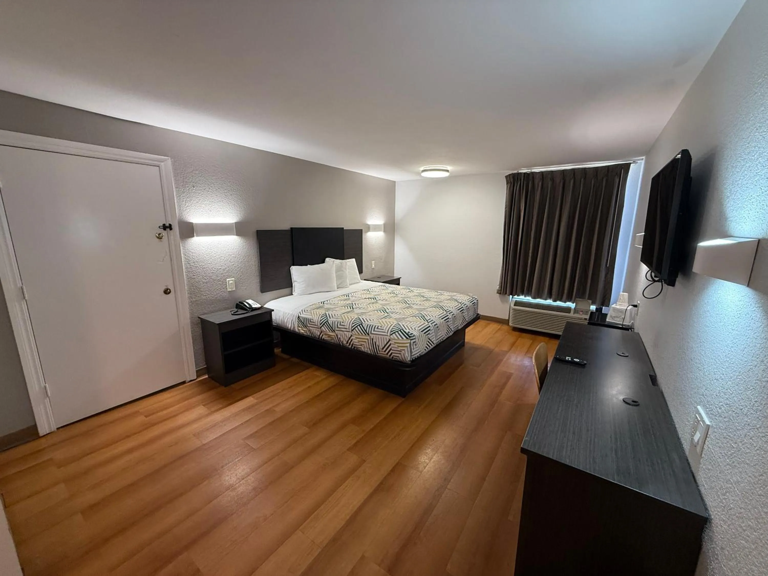 Bed in Motel 6-Oklahoma City, OK - South