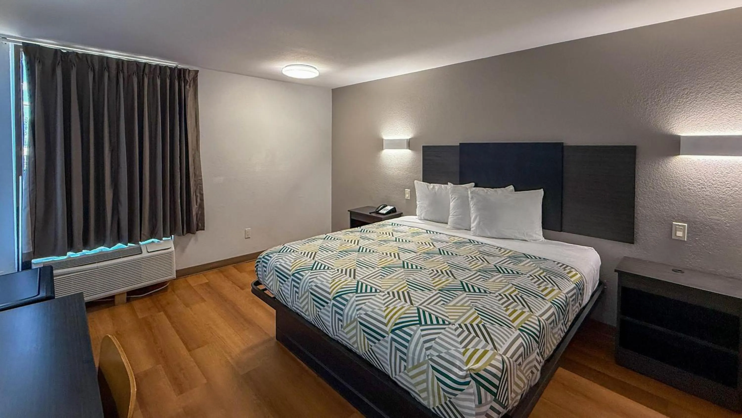 Bedroom, Bed in Motel 6-Oklahoma City, OK - South