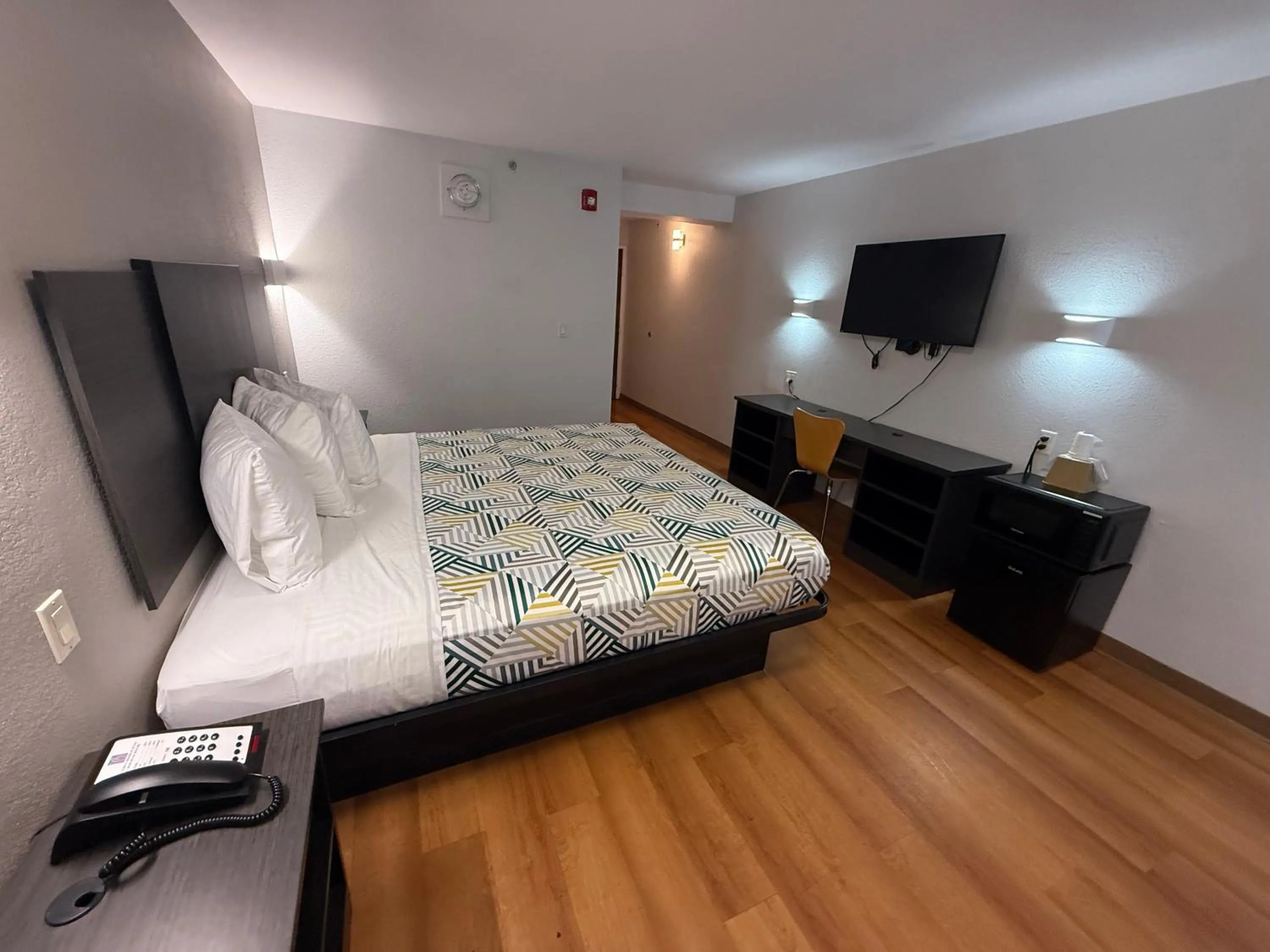 Bed in Motel 6-Oklahoma City, OK - South