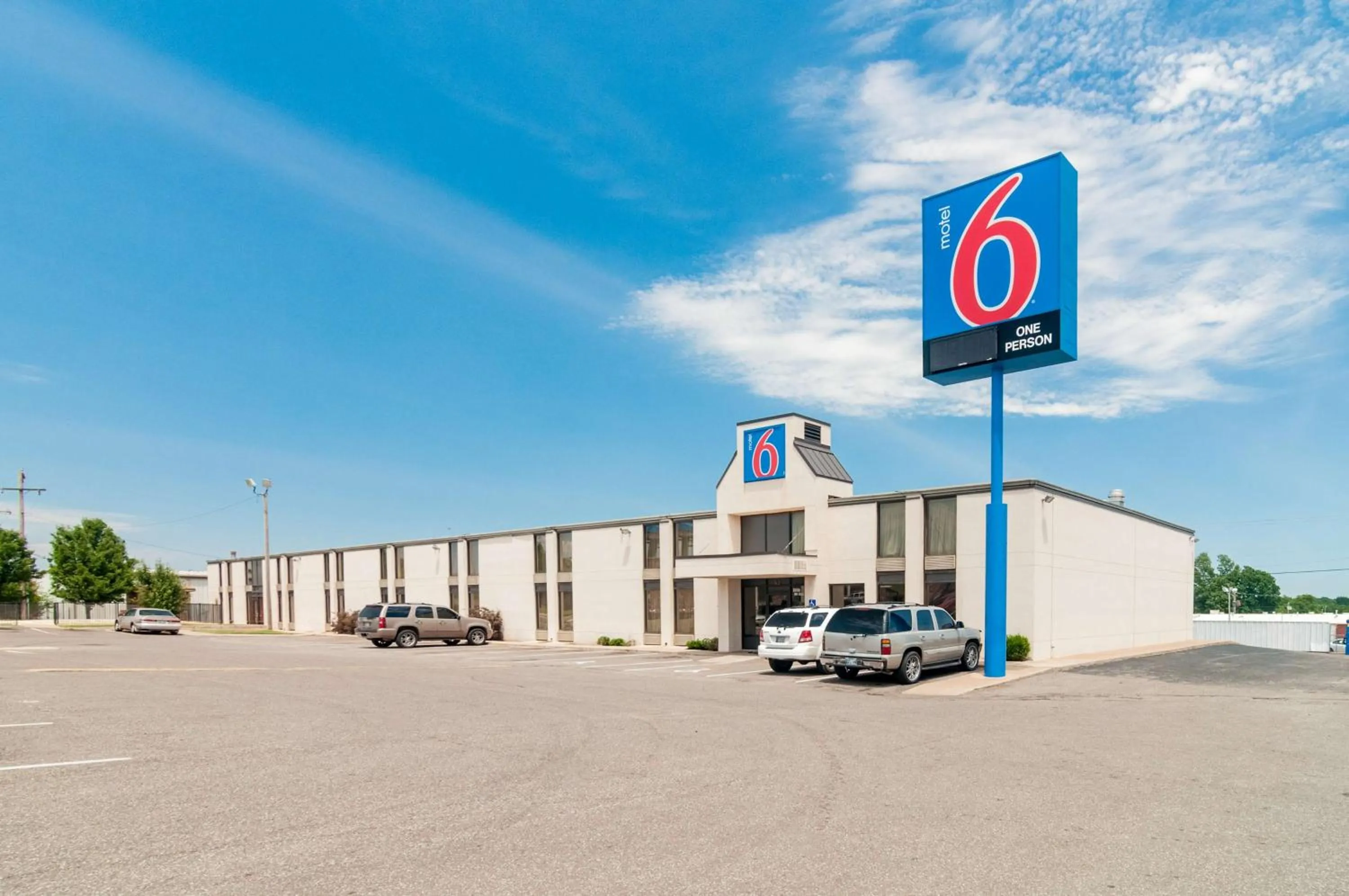 Property building in Motel 6-Oklahoma City, OK - South