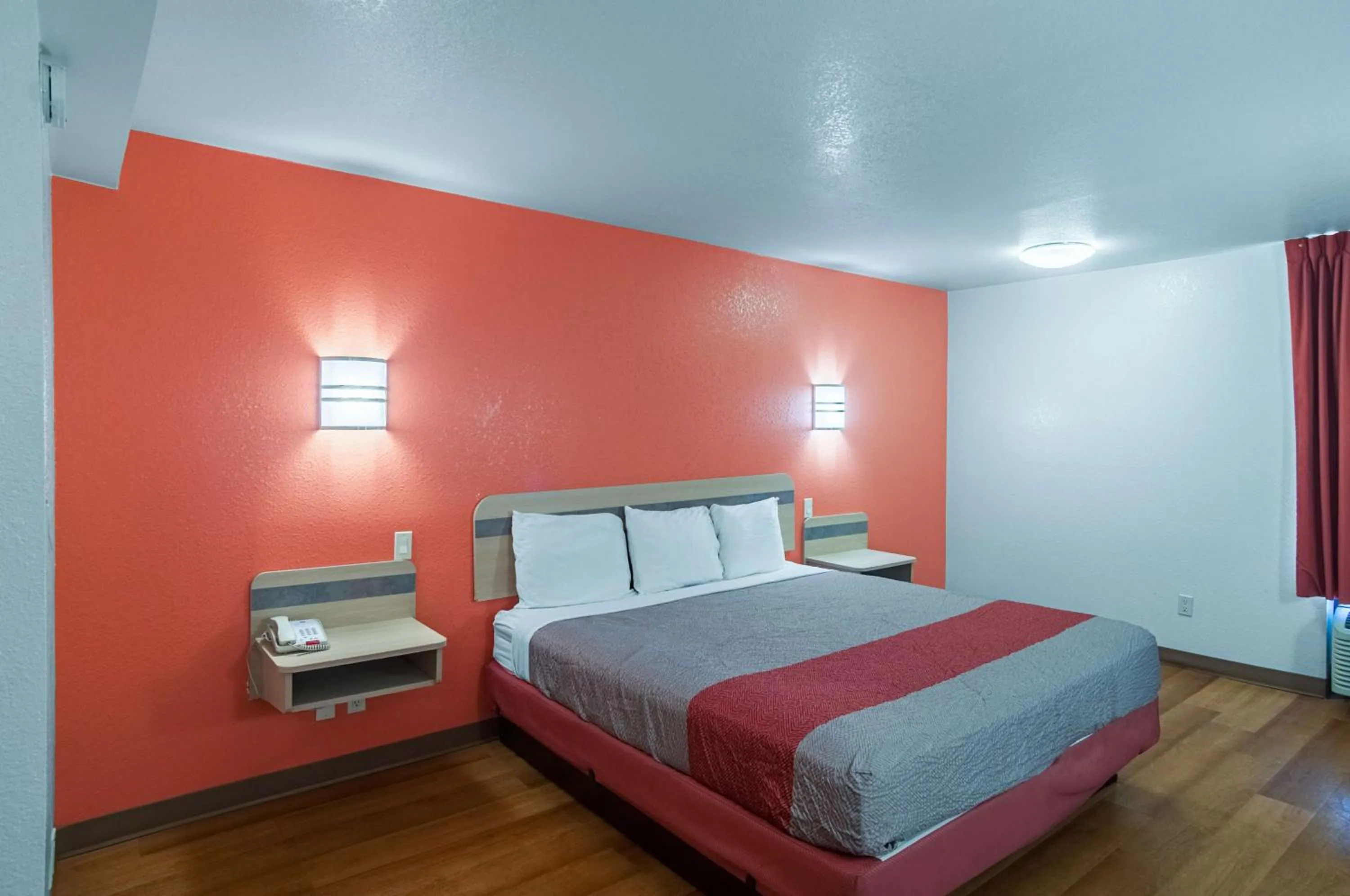 King Room - Disability Access - Smoking in Motel 6-Oklahoma City, OK - South