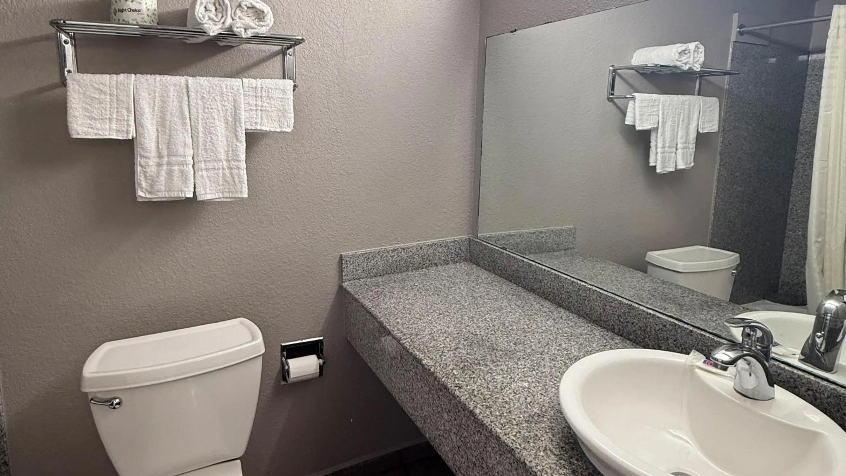 Bathroom in Motel 6-Oklahoma City, OK - South