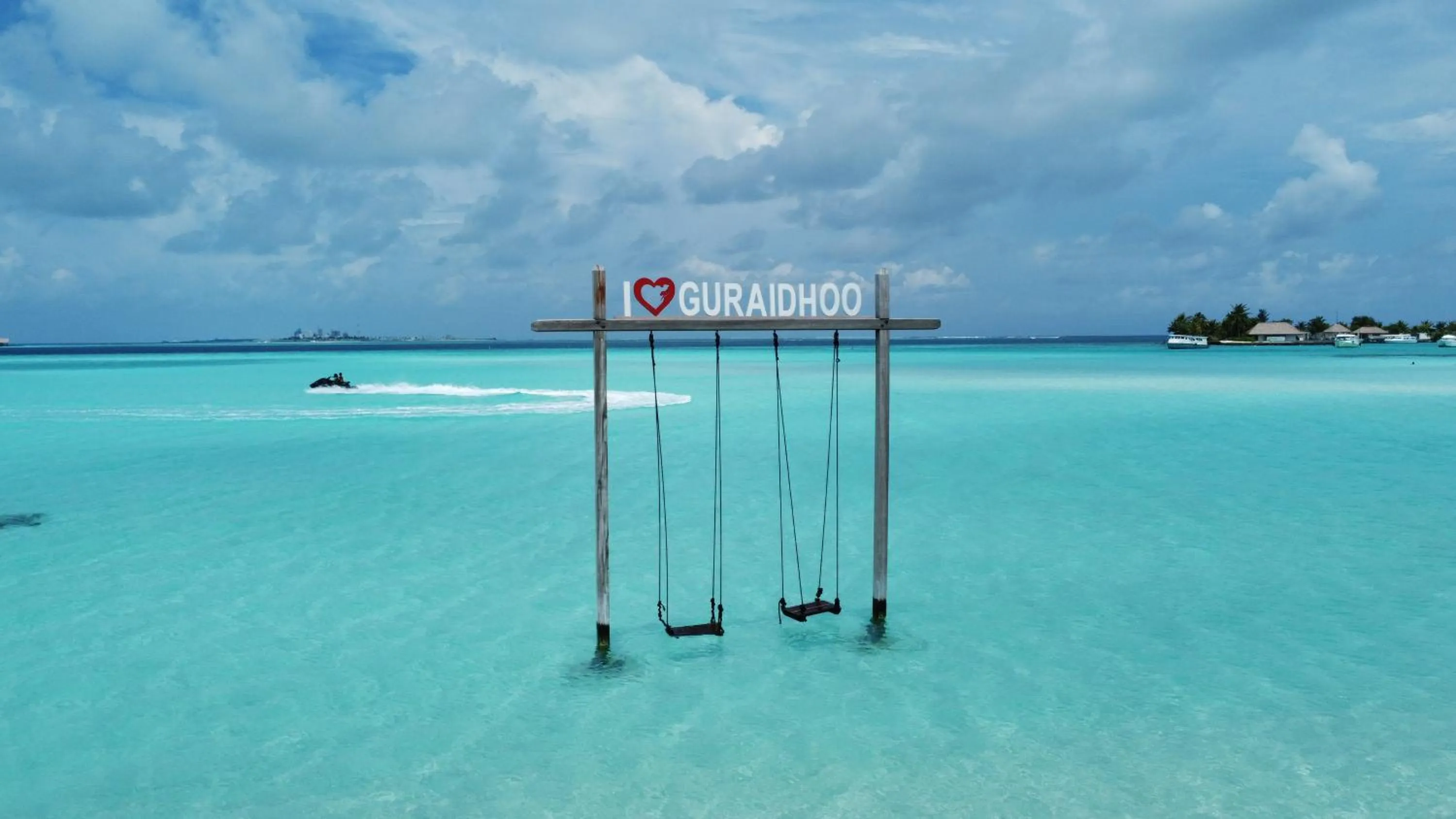 Beach in Moodhumaa Inn