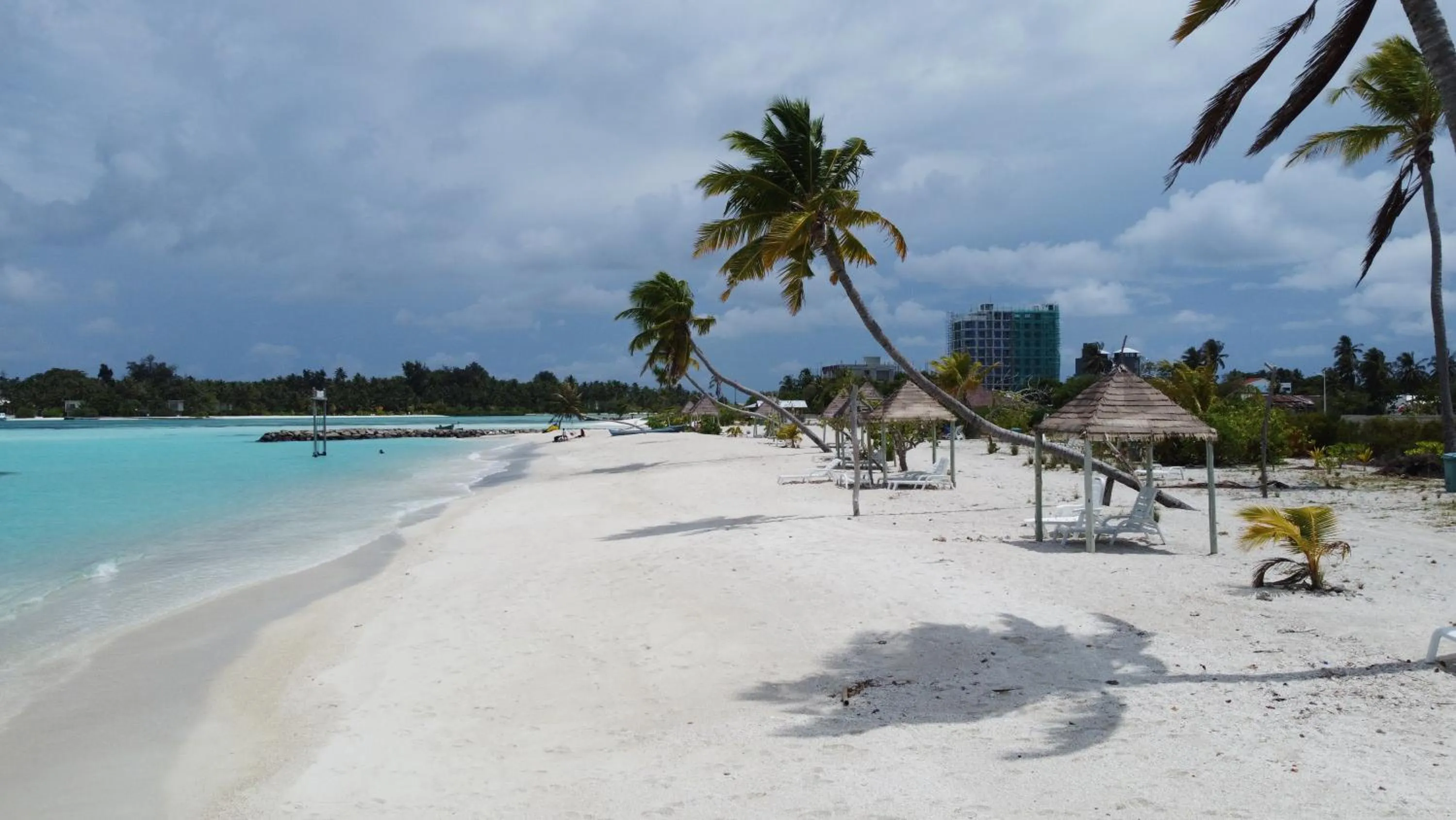 Beach in Moodhumaa Inn