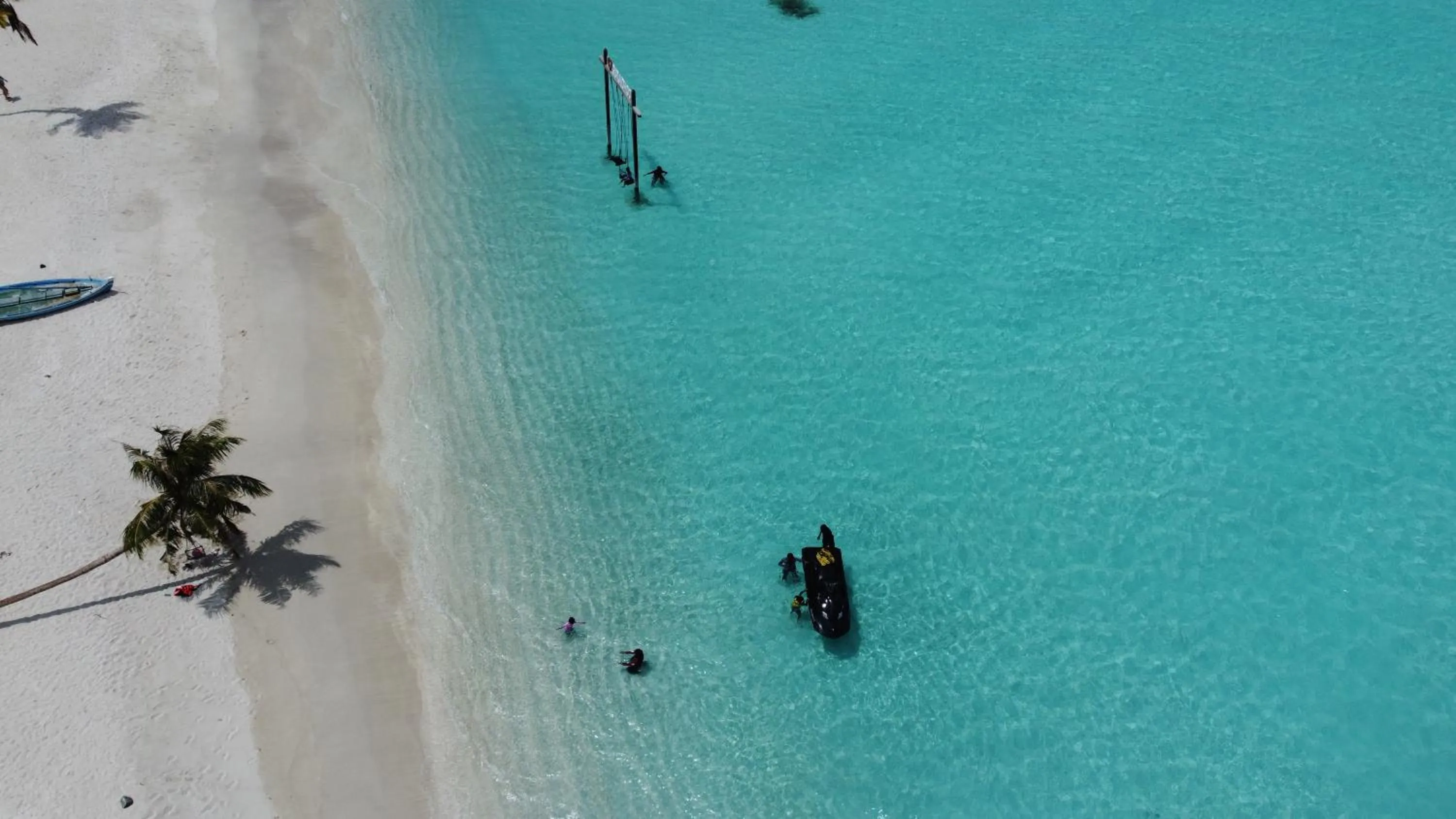 Beach in Moodhumaa Inn