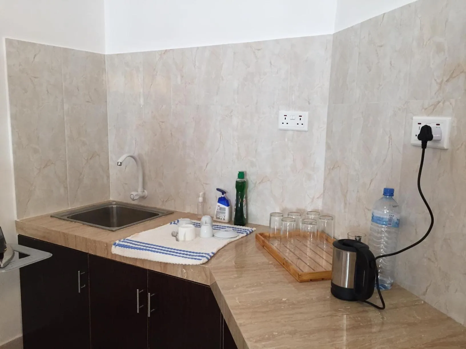 Coffee/tea facilities in Moodhumaa Inn