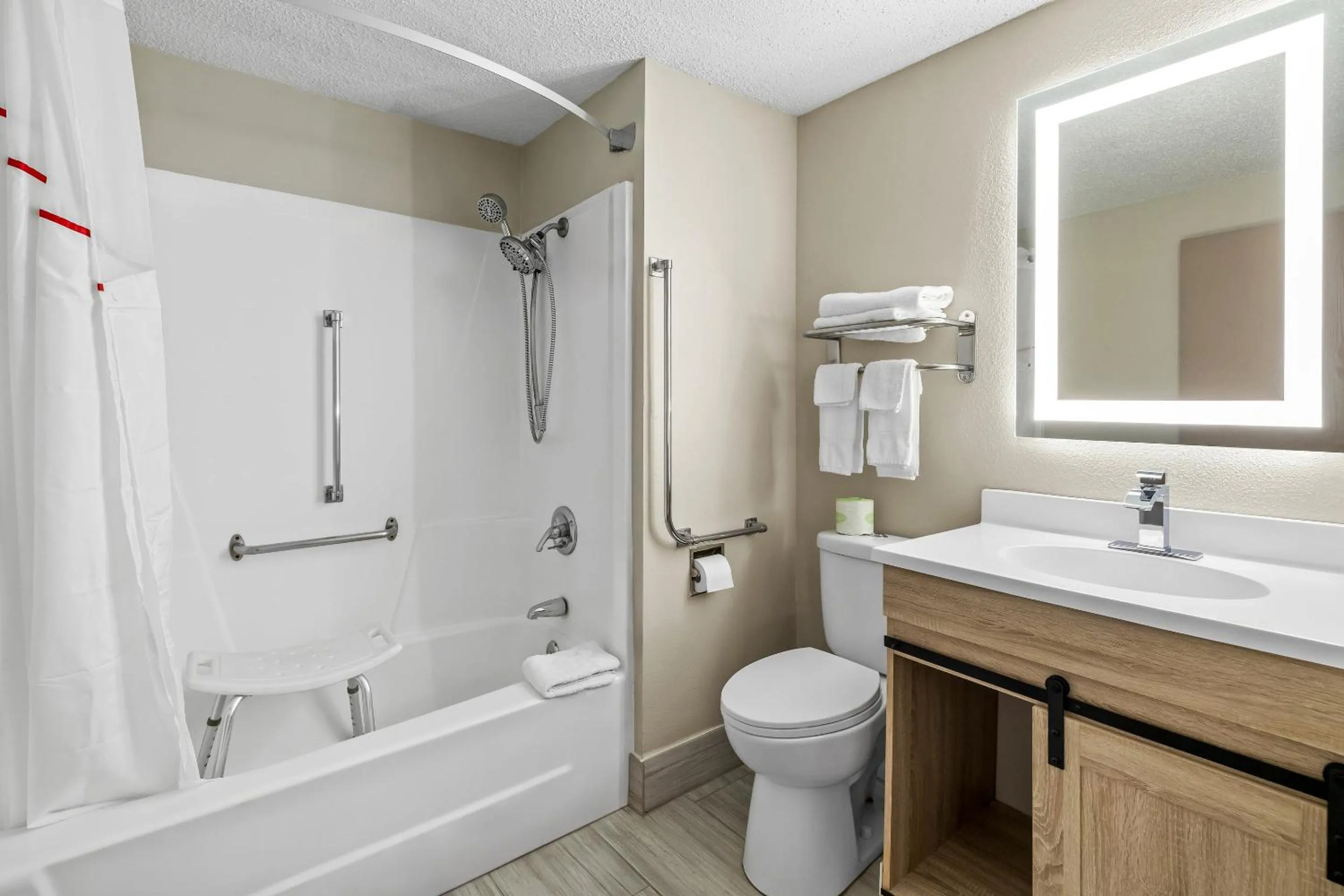 Bathroom in Red Roof Inn Ames