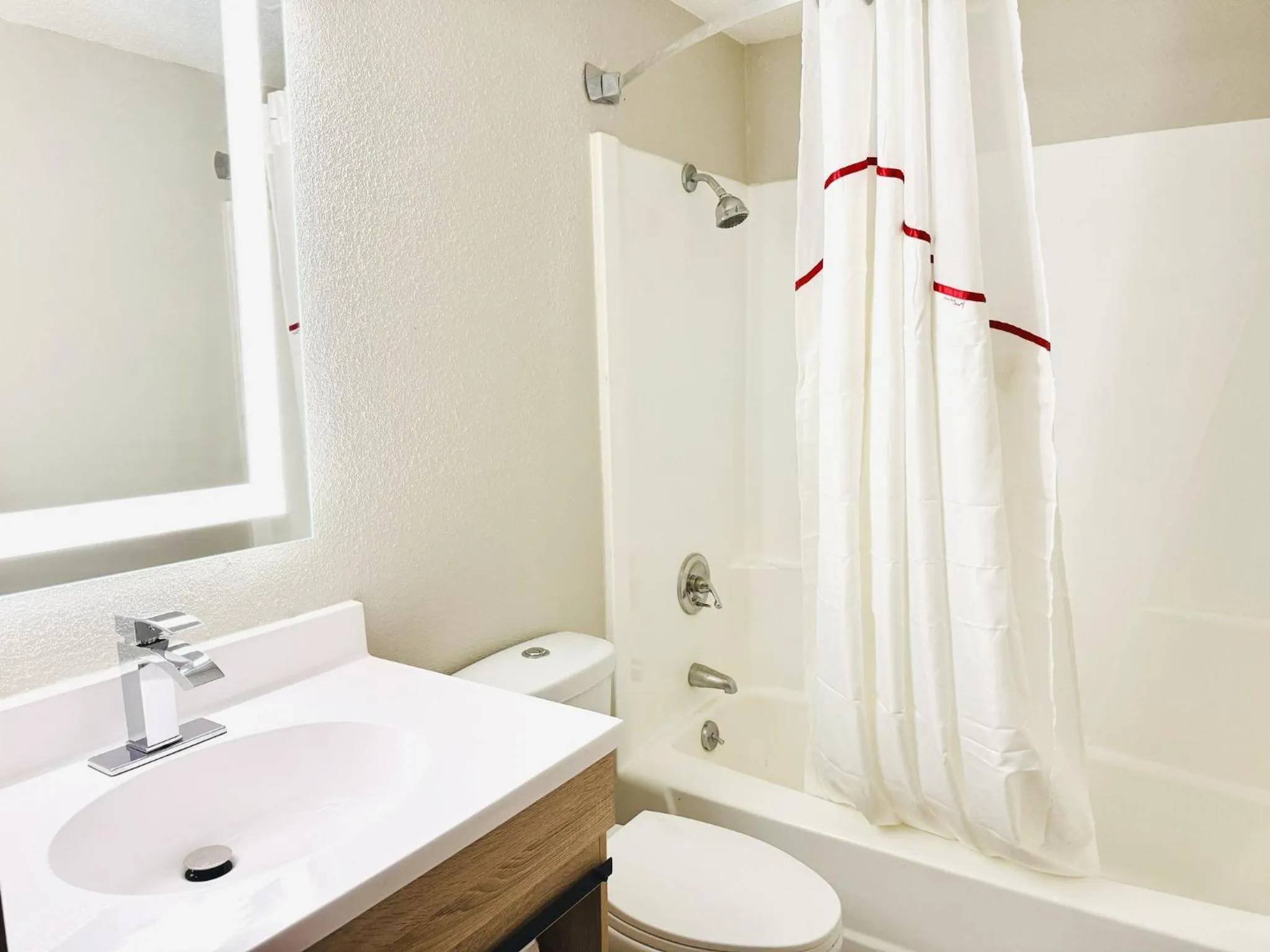 Bathroom in Red Roof Inn Ames