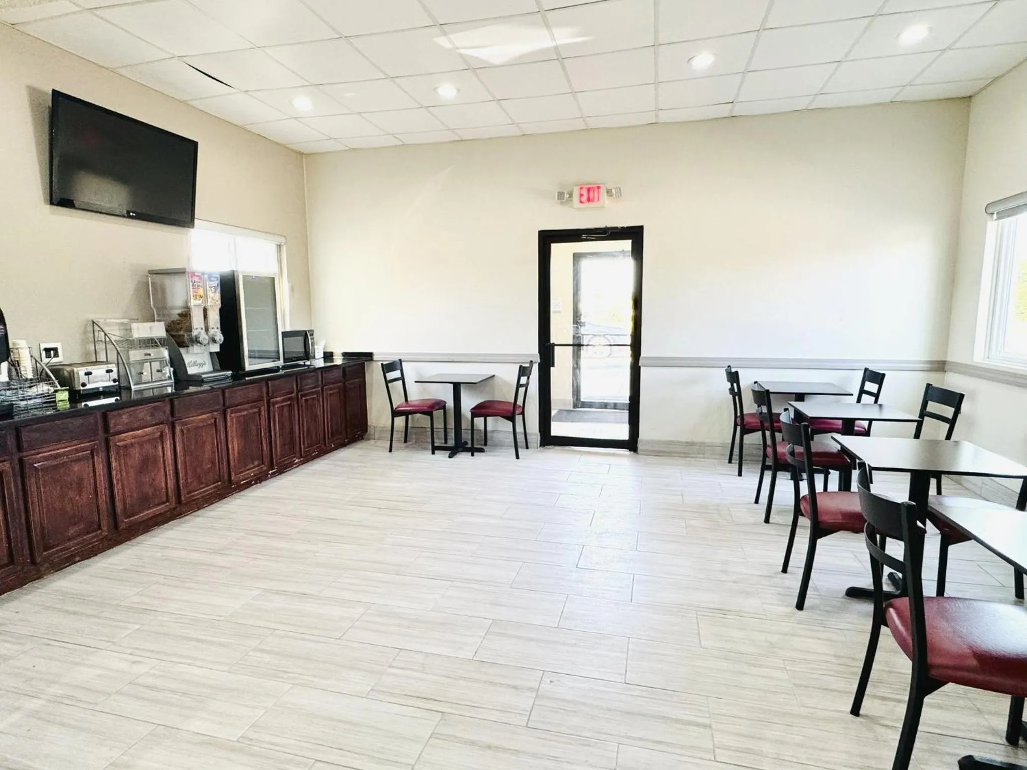 Breakfast in Red Roof Inn Ames