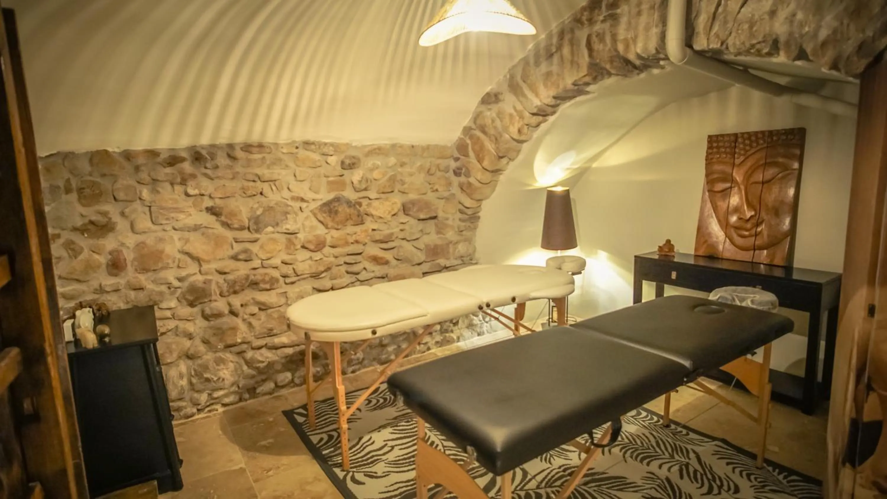 Massage in Le Mas Fraissinet