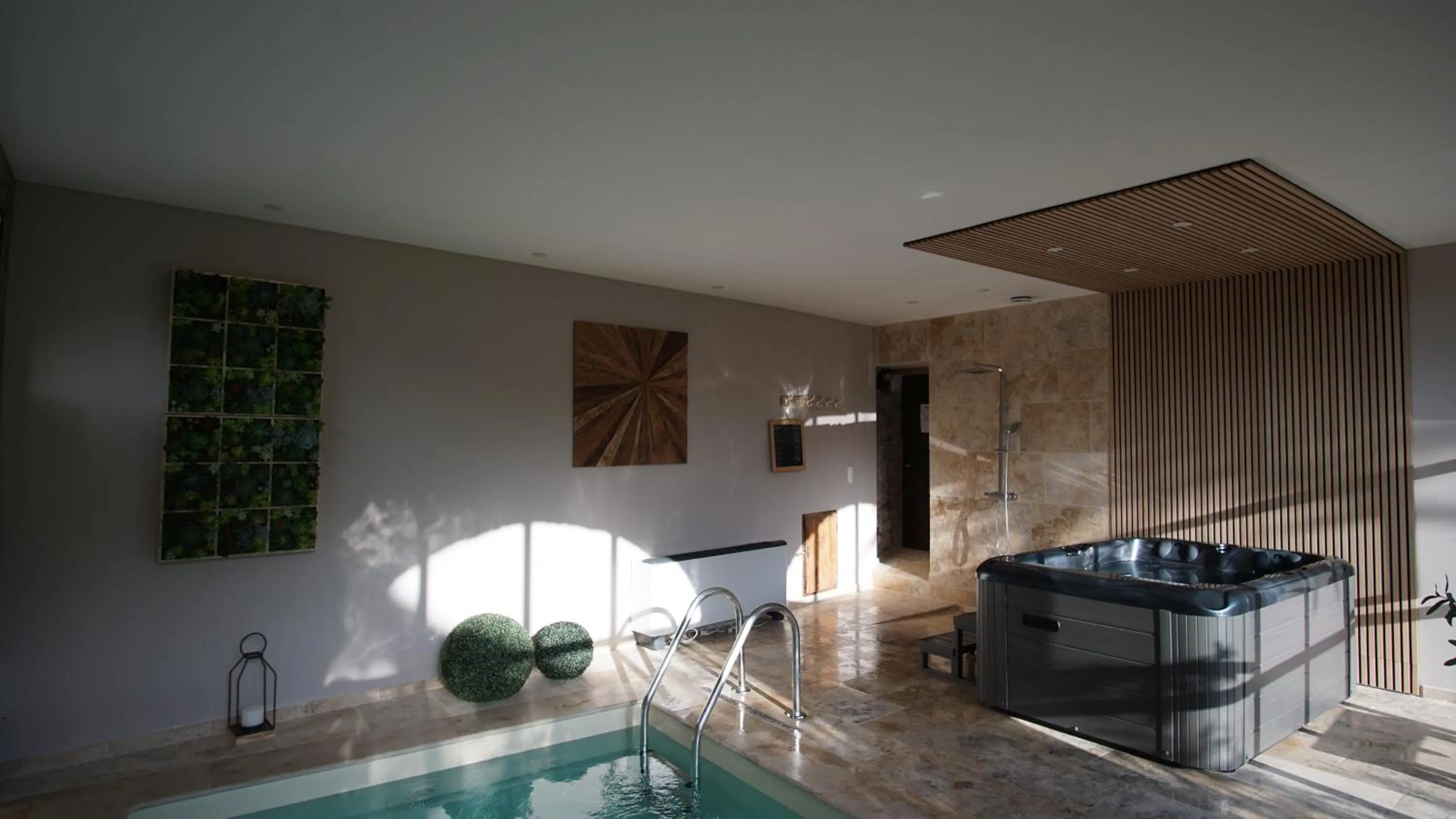 Spa and wellness centre/facilities in Le Mas Fraissinet