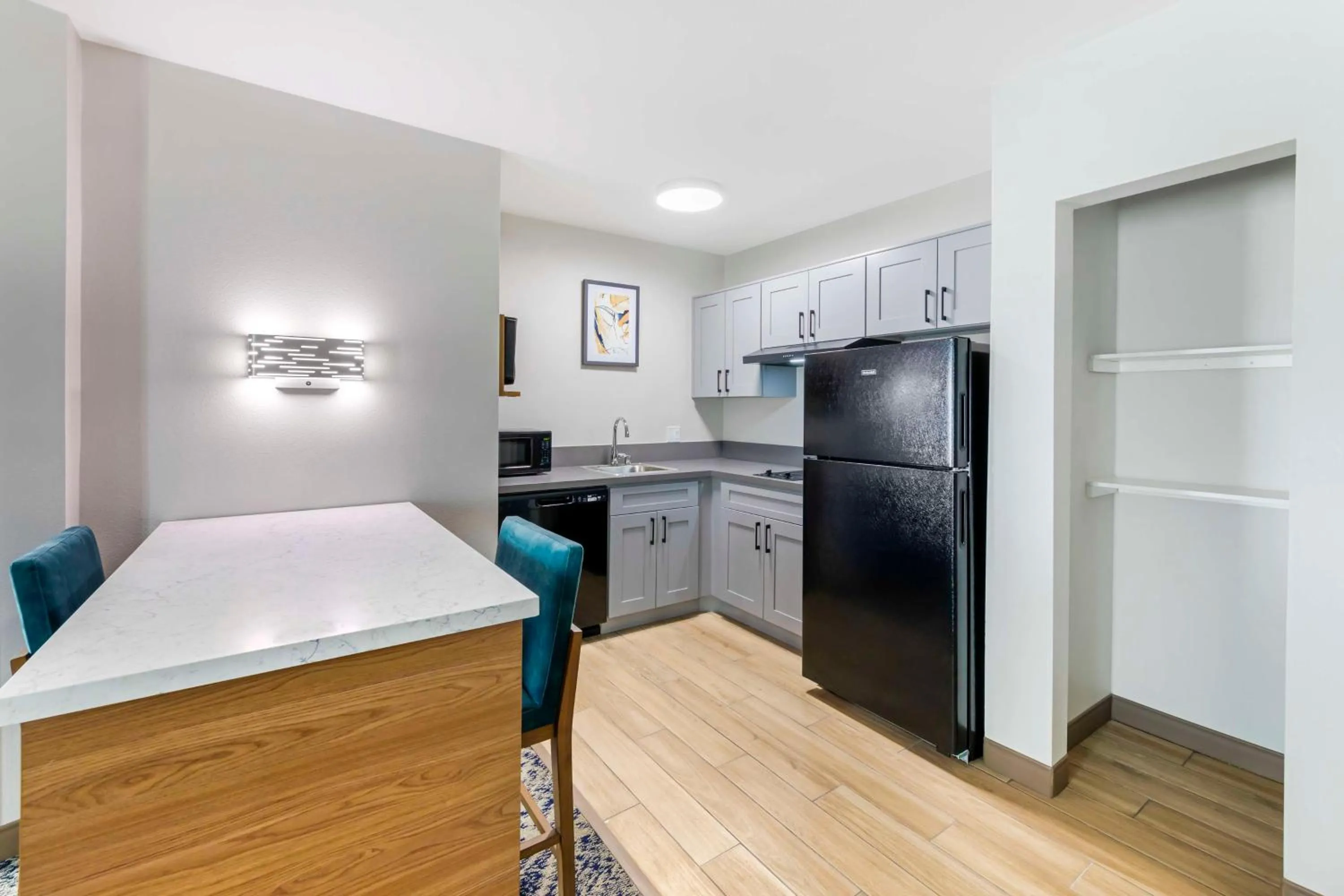 Kitchen or kitchenette in Executive Residency by Best Western Victorville