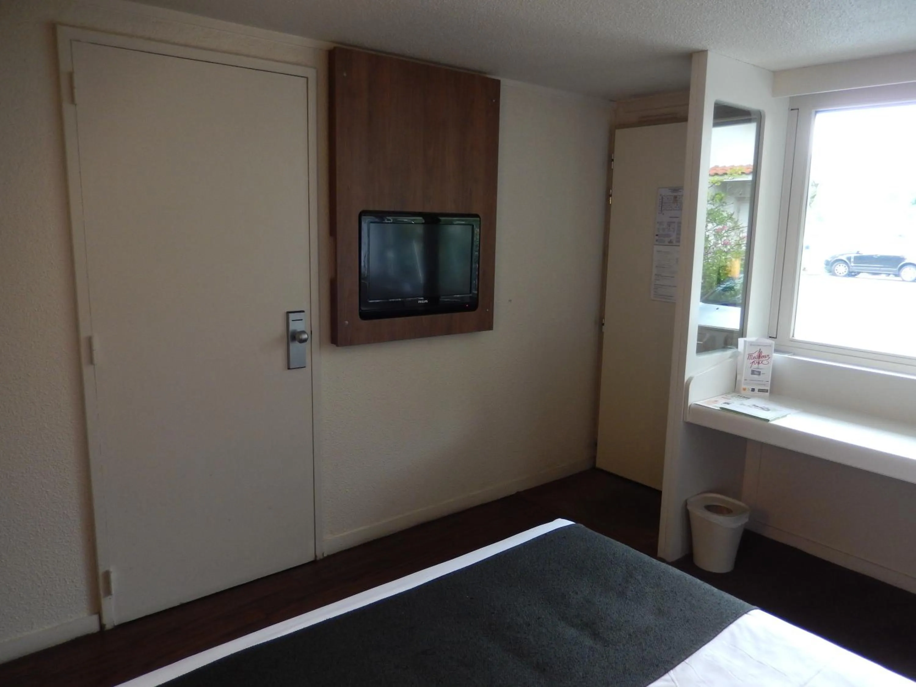 TV and multimedia, Bed in Campanile Biarritz