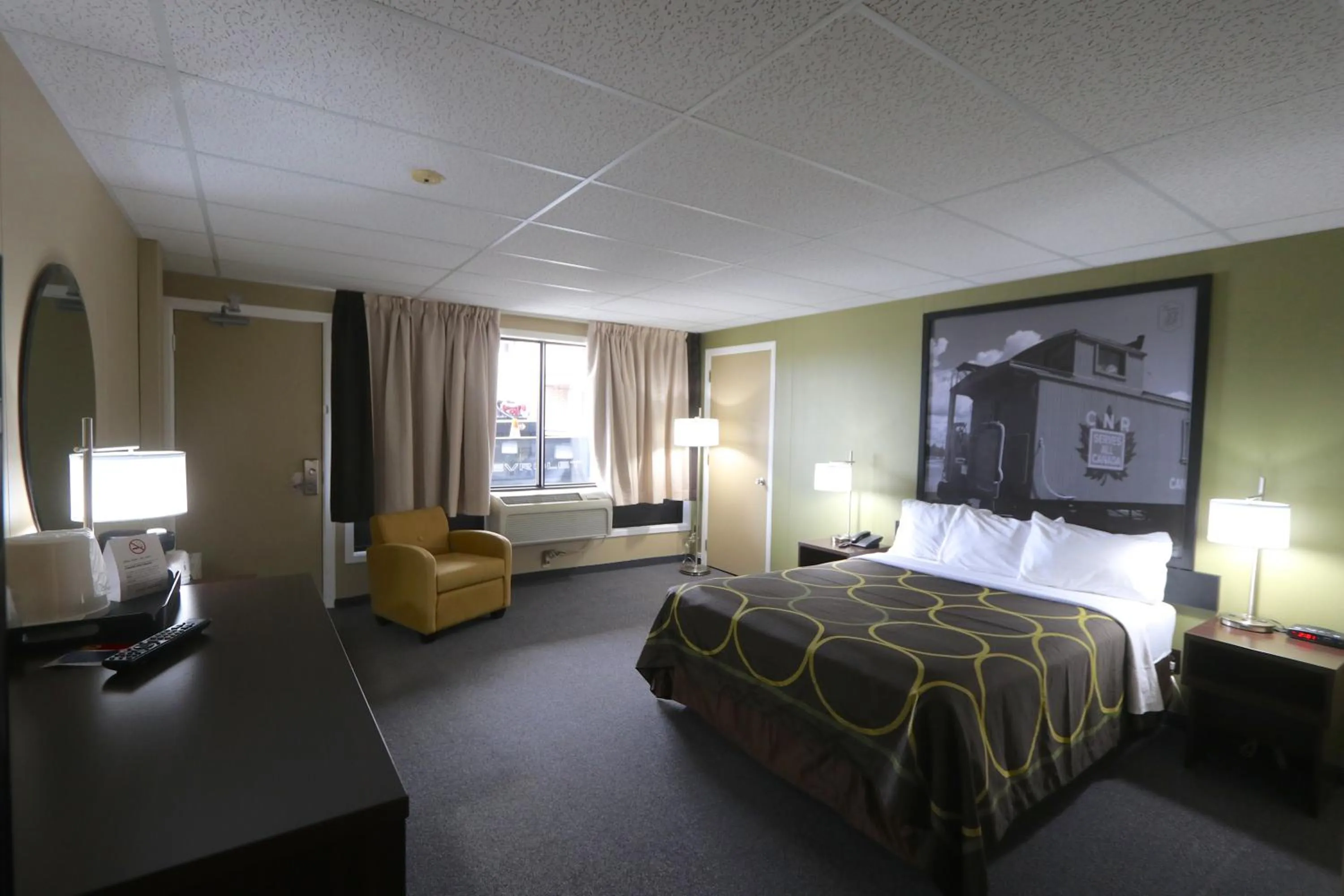 Photo of the whole room, Bed in Super 8 by Wyndham Hearst ON