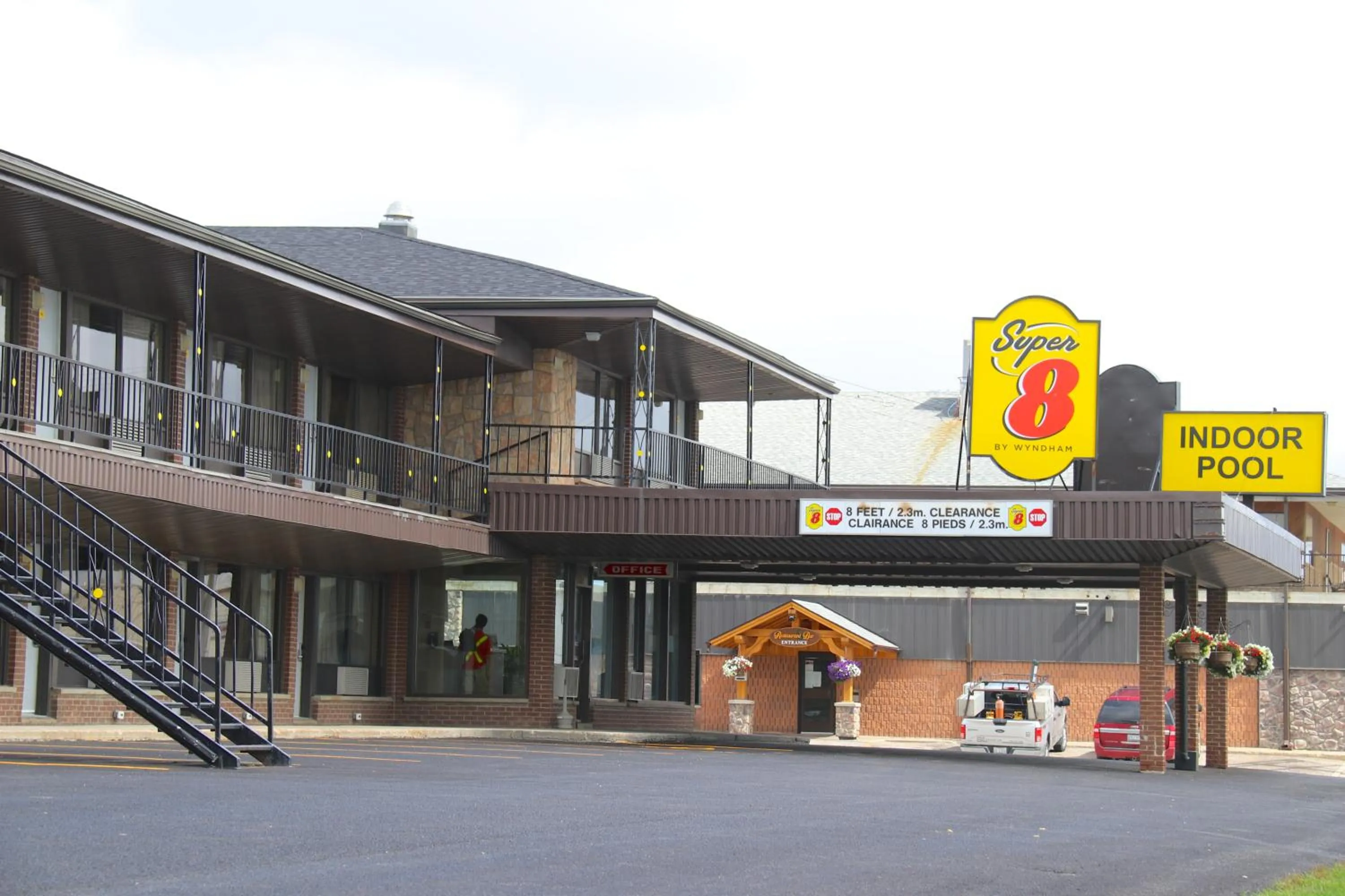 Facade/entrance in Super 8 by Wyndham Hearst ON