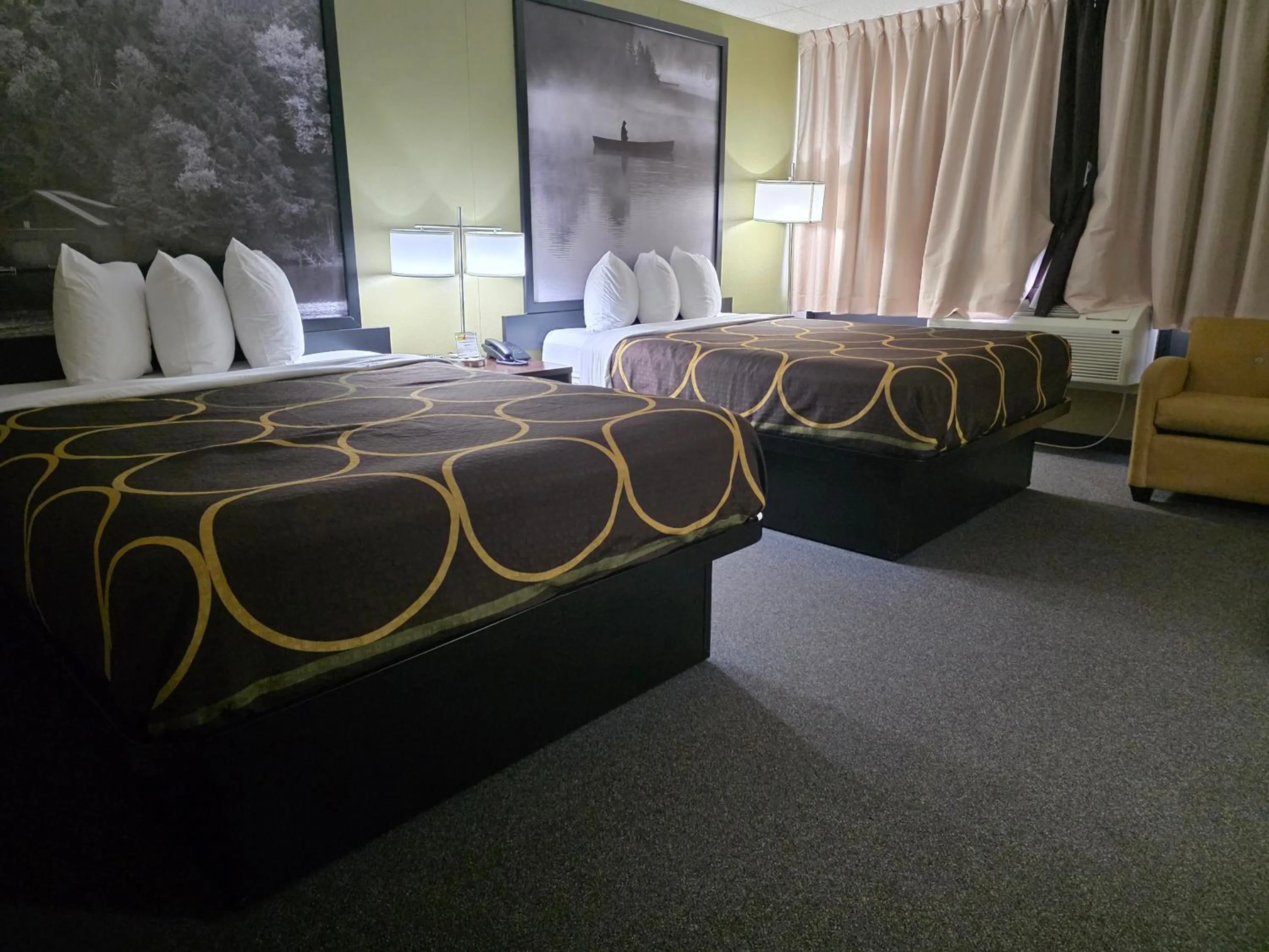 Bed in Super 8 by Wyndham Hearst ON