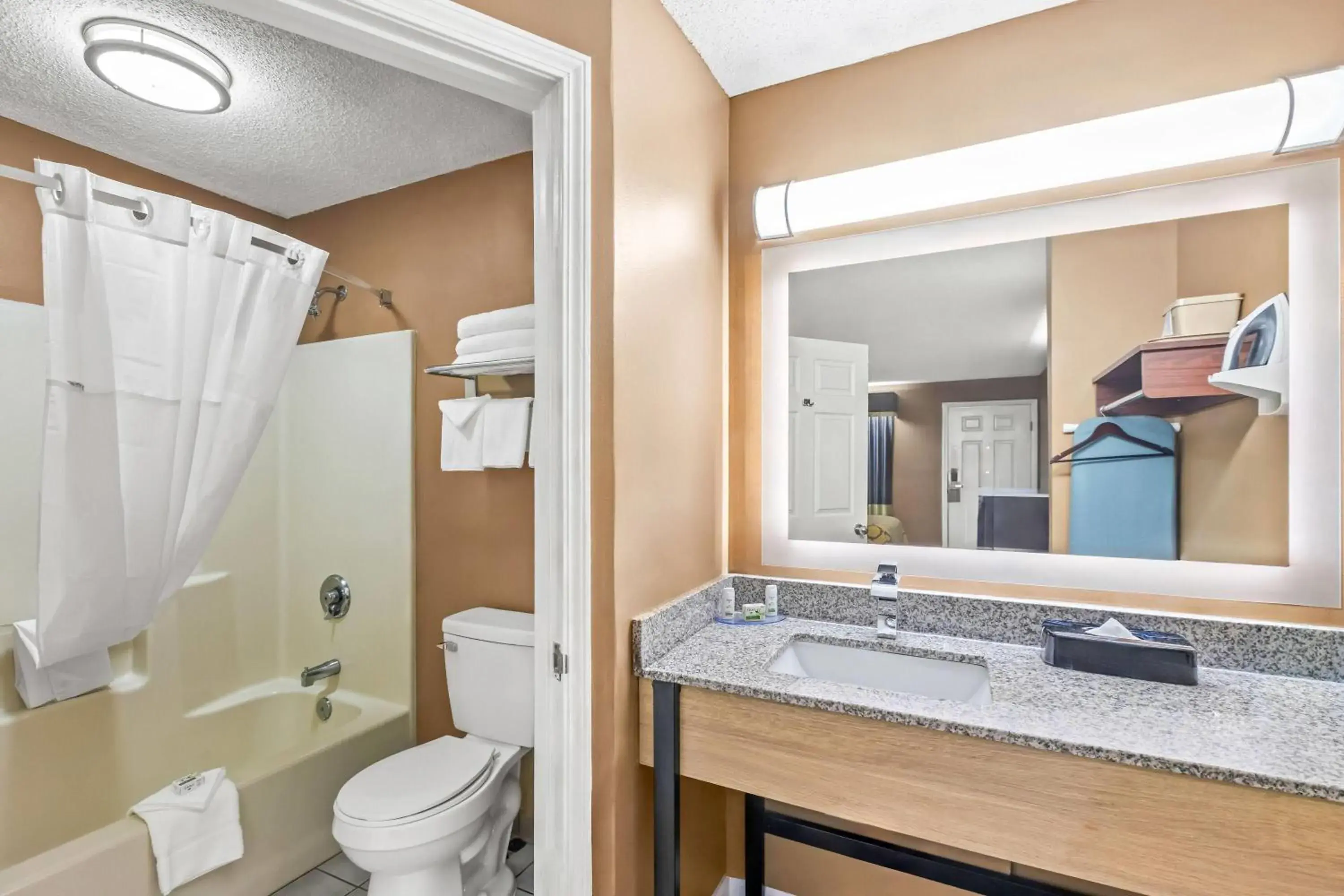 Deluxe Double Room with Two Double Beds - Non-Smoking in Baymont by Wyndham Forest City Deluxe Double Room with Two Double Beds - Non-Smoking in Baymont by Wyndham Forest City