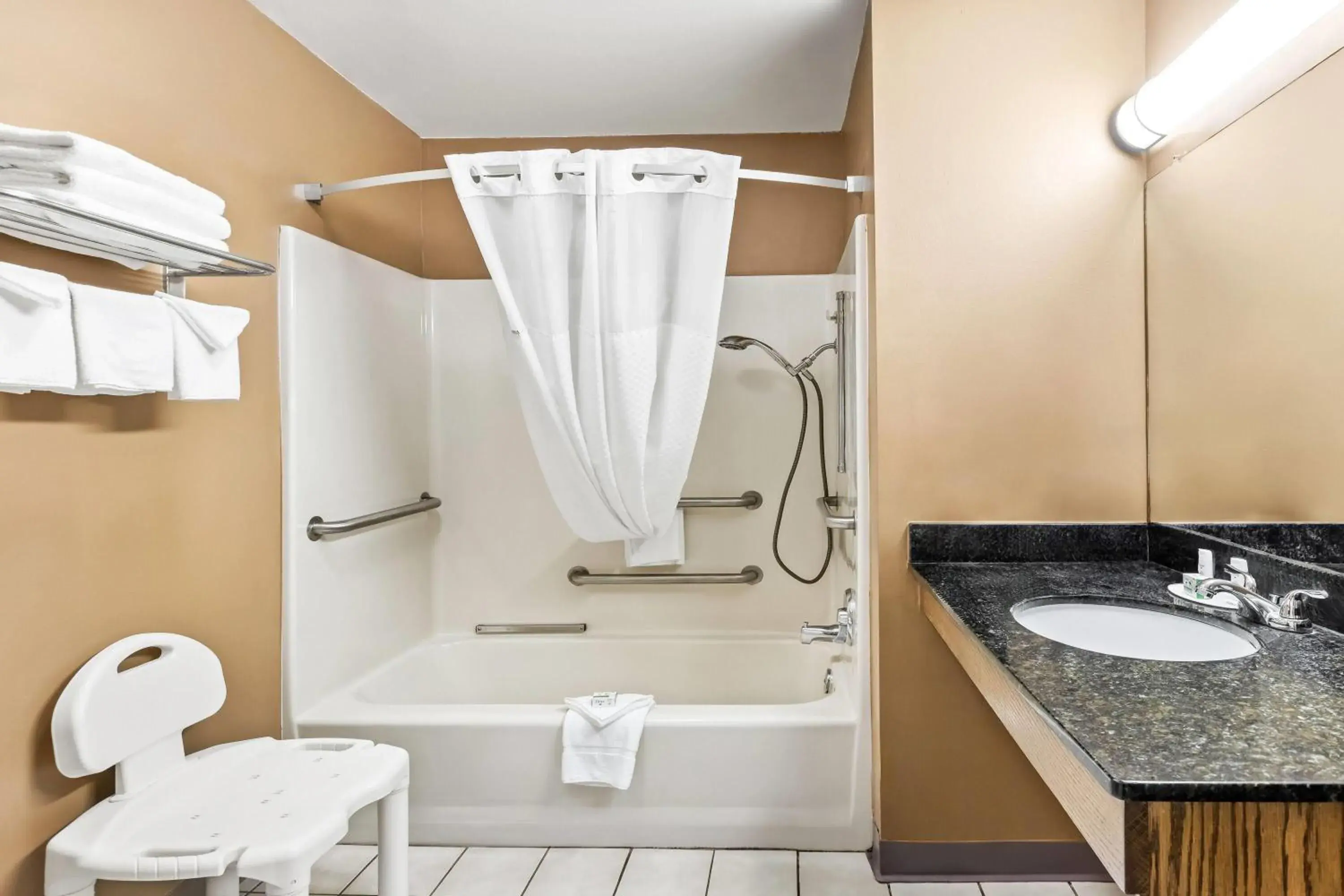 King Room - Disability Access/Non-Smoking in Baymont by Wyndham Forest City King Room - Disability Access/Non-Smoking in Baymont by Wyndham Forest City