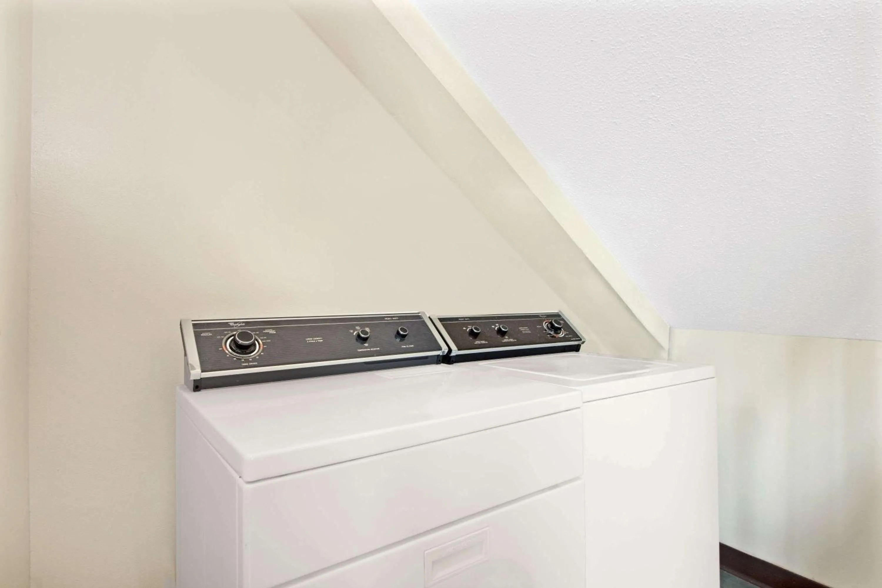 On site in Super 8 by Wyndham Eureka/Six Flags Nearby