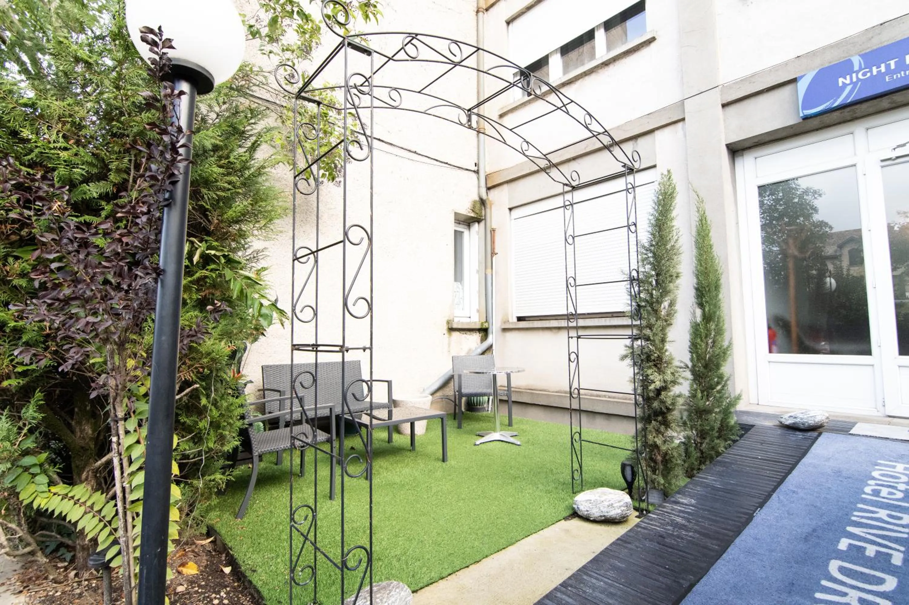 Patio in The Originals City, Hôtel Rive Droite, Albi "Quartier Madeleine"