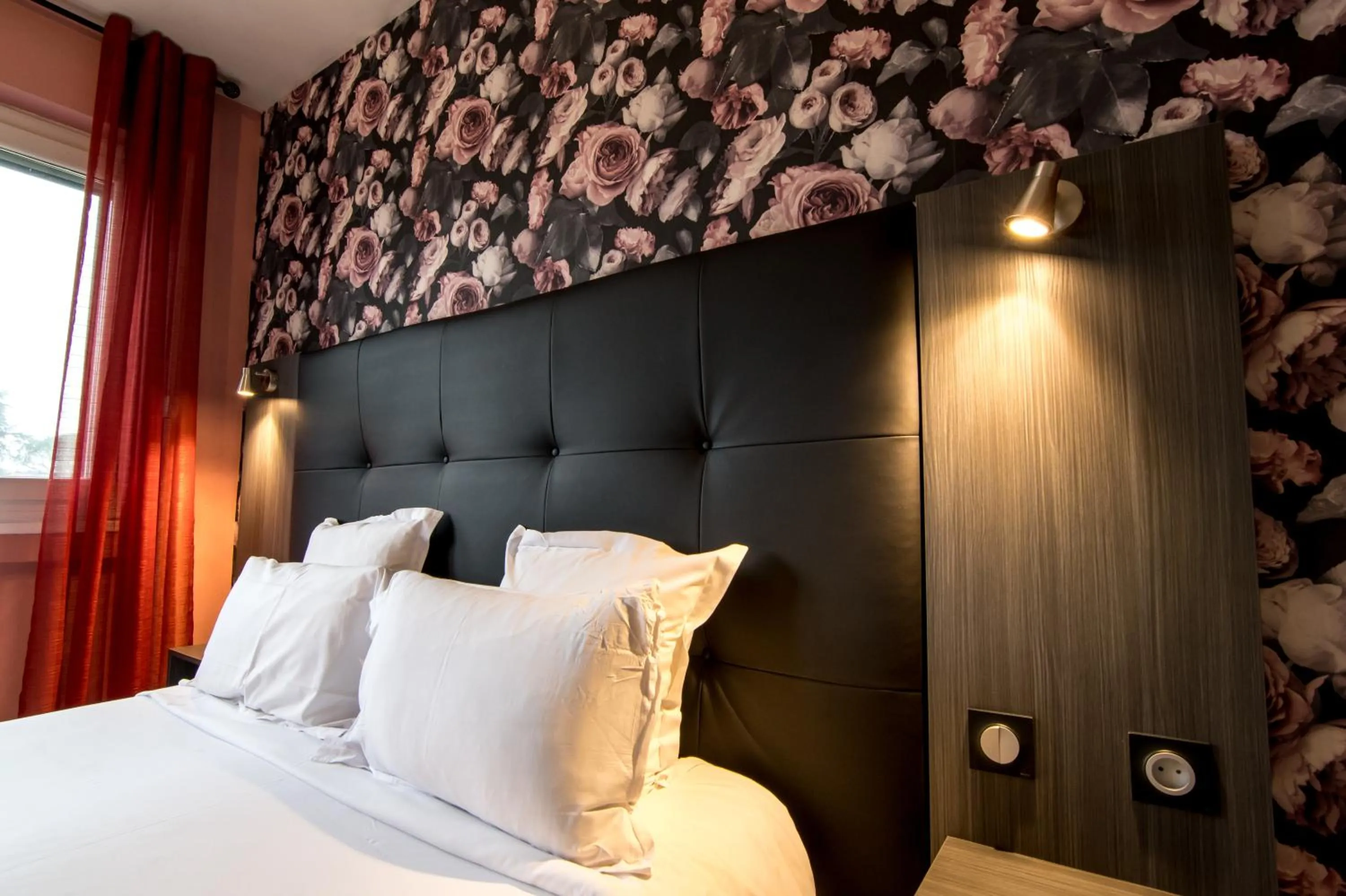 Bedroom, Bed in The Originals City, Hôtel Rive Droite, Albi "Quartier Madeleine"