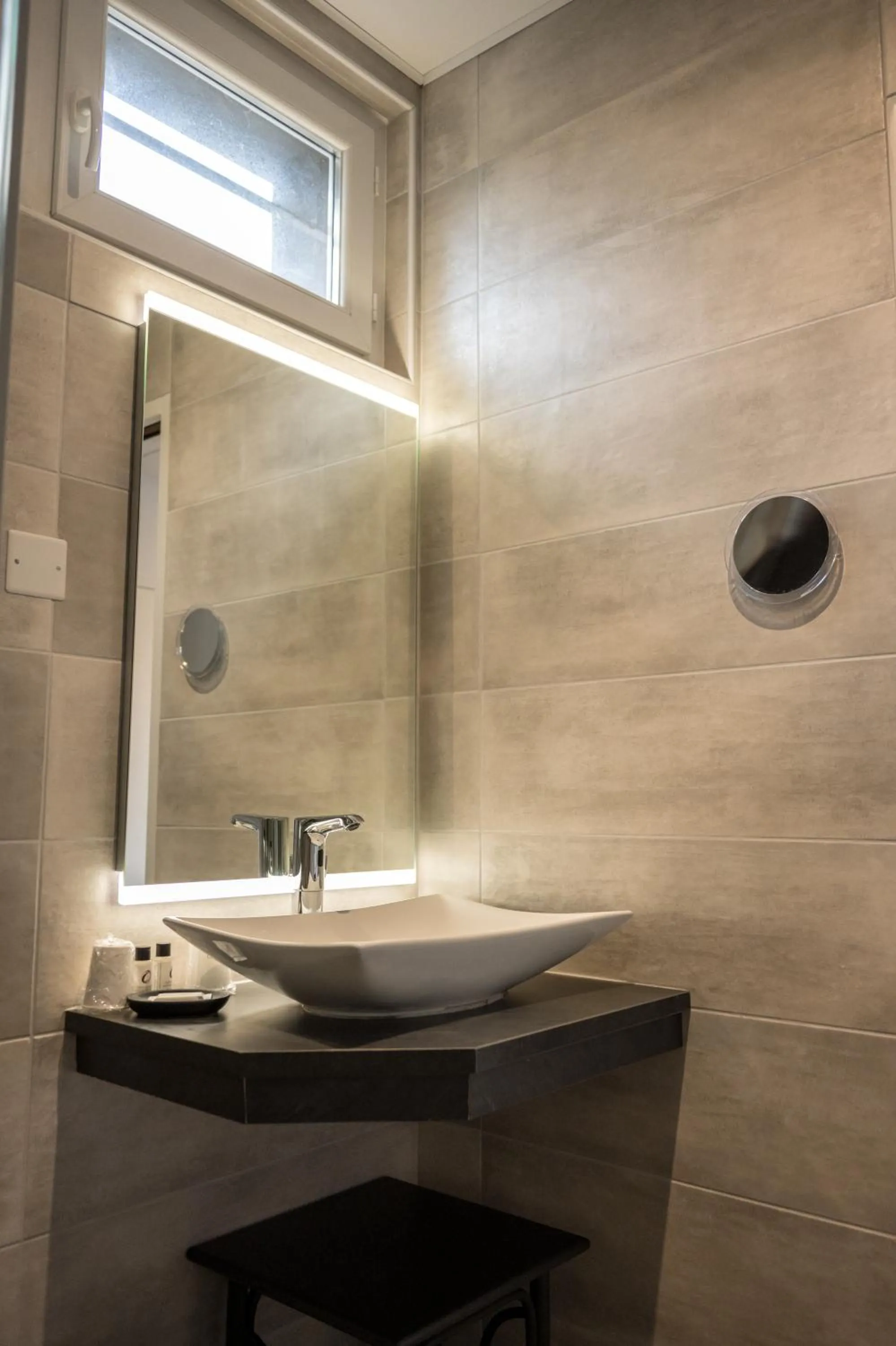 Bathroom in The Originals City, Hôtel Rive Droite, Albi "Quartier Madeleine"