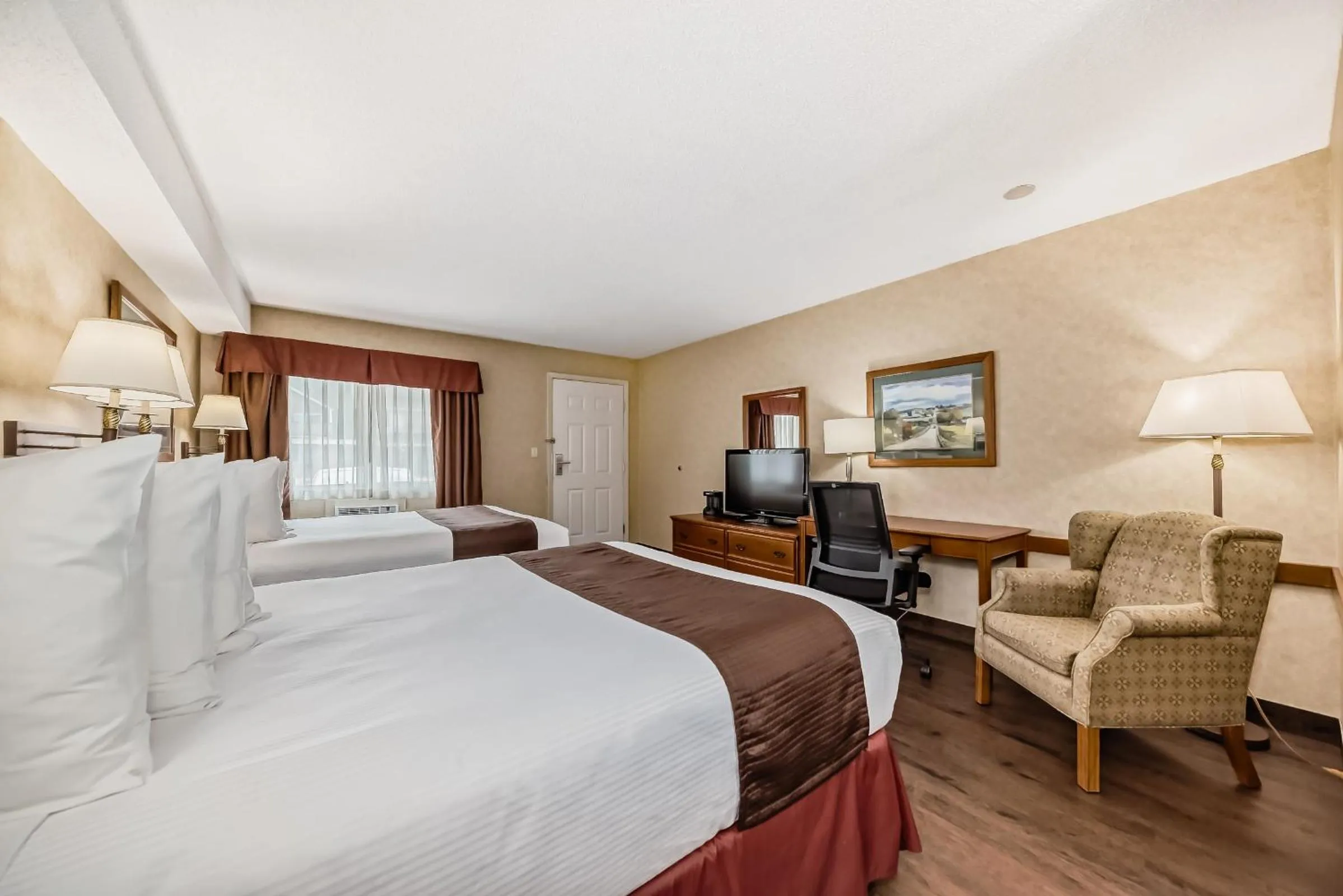 Photo of the whole room, Bed in Stony Plain Inn & Suites