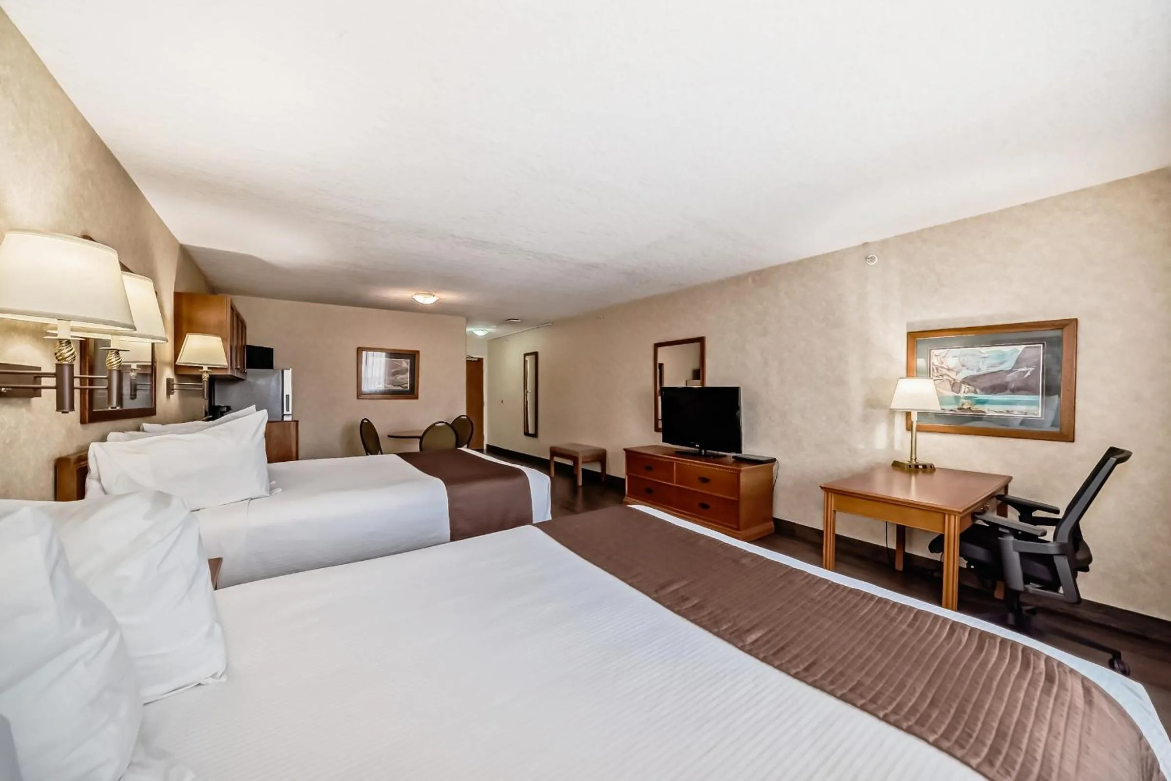 Photo of the whole room, Bed in Stony Plain Inn & Suites