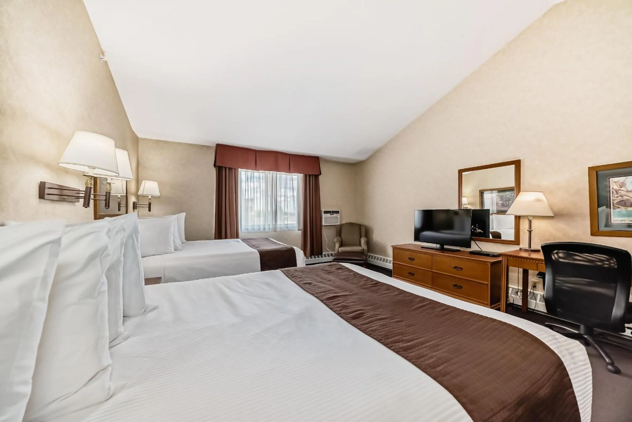 Photo of the whole room, Bed in Stony Plain Inn & Suites