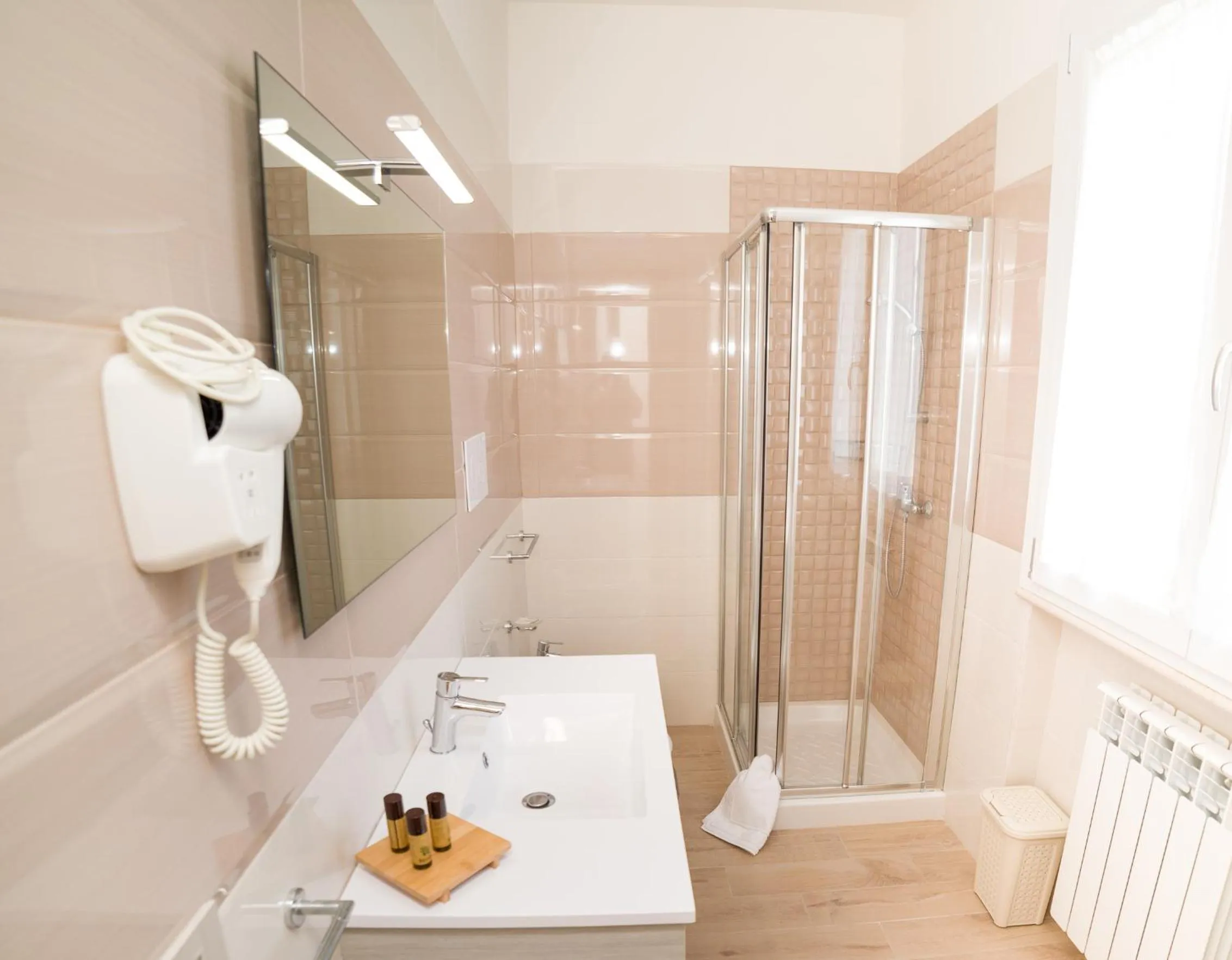 Shower in kamilia guestrooms