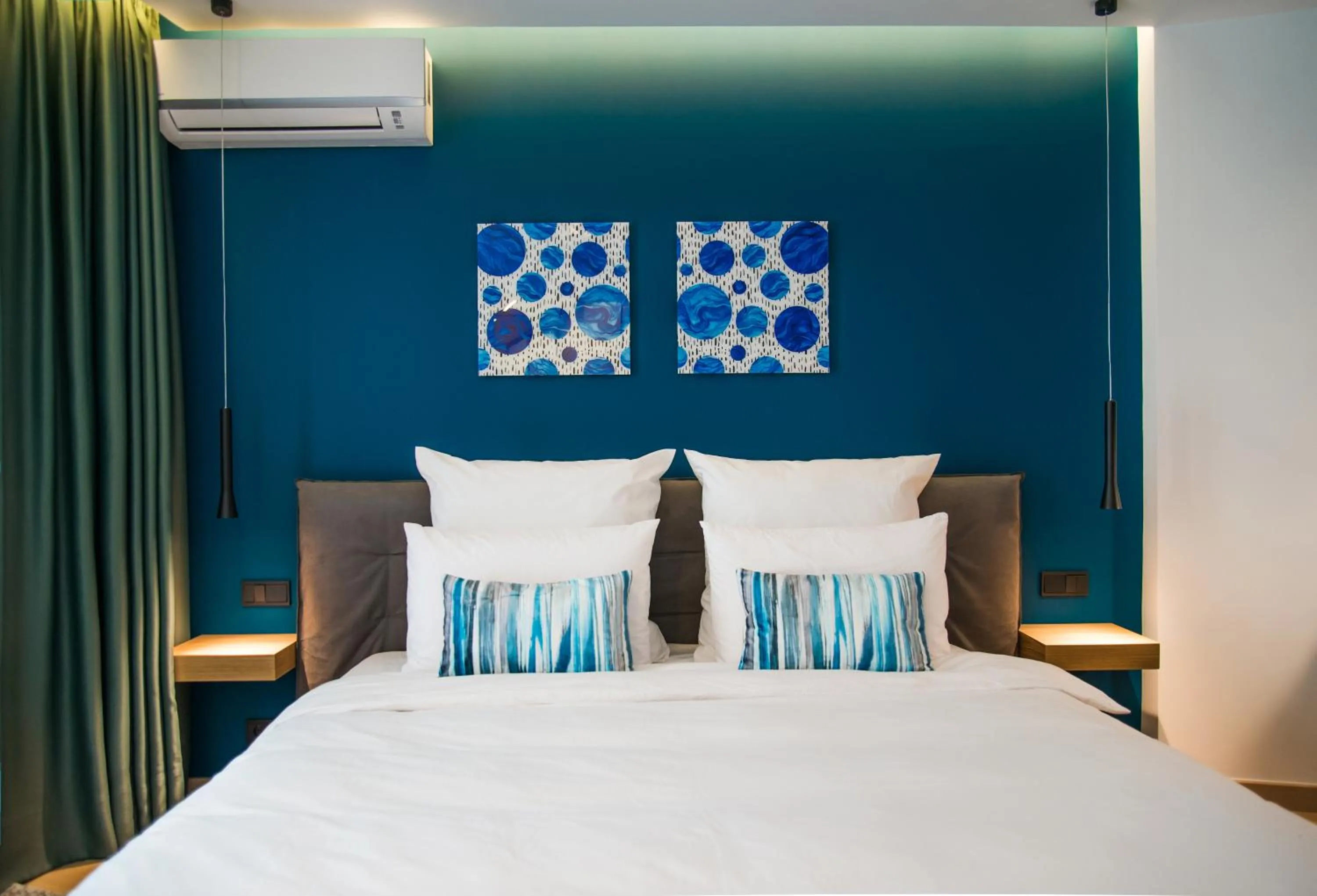 Bed in PINACOTA SUITES ATHENS