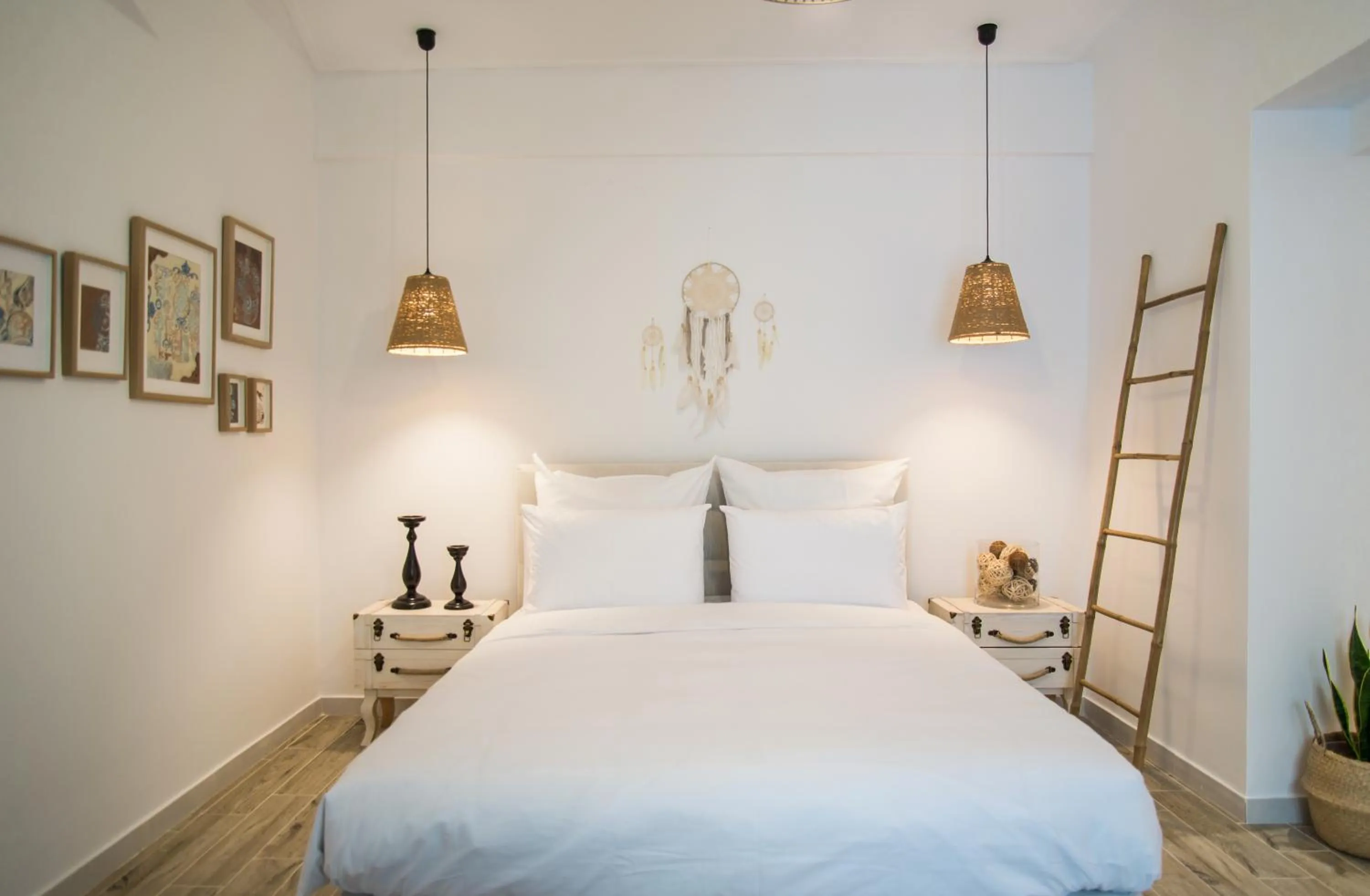 Bed in PINACOTA SUITES ATHENS