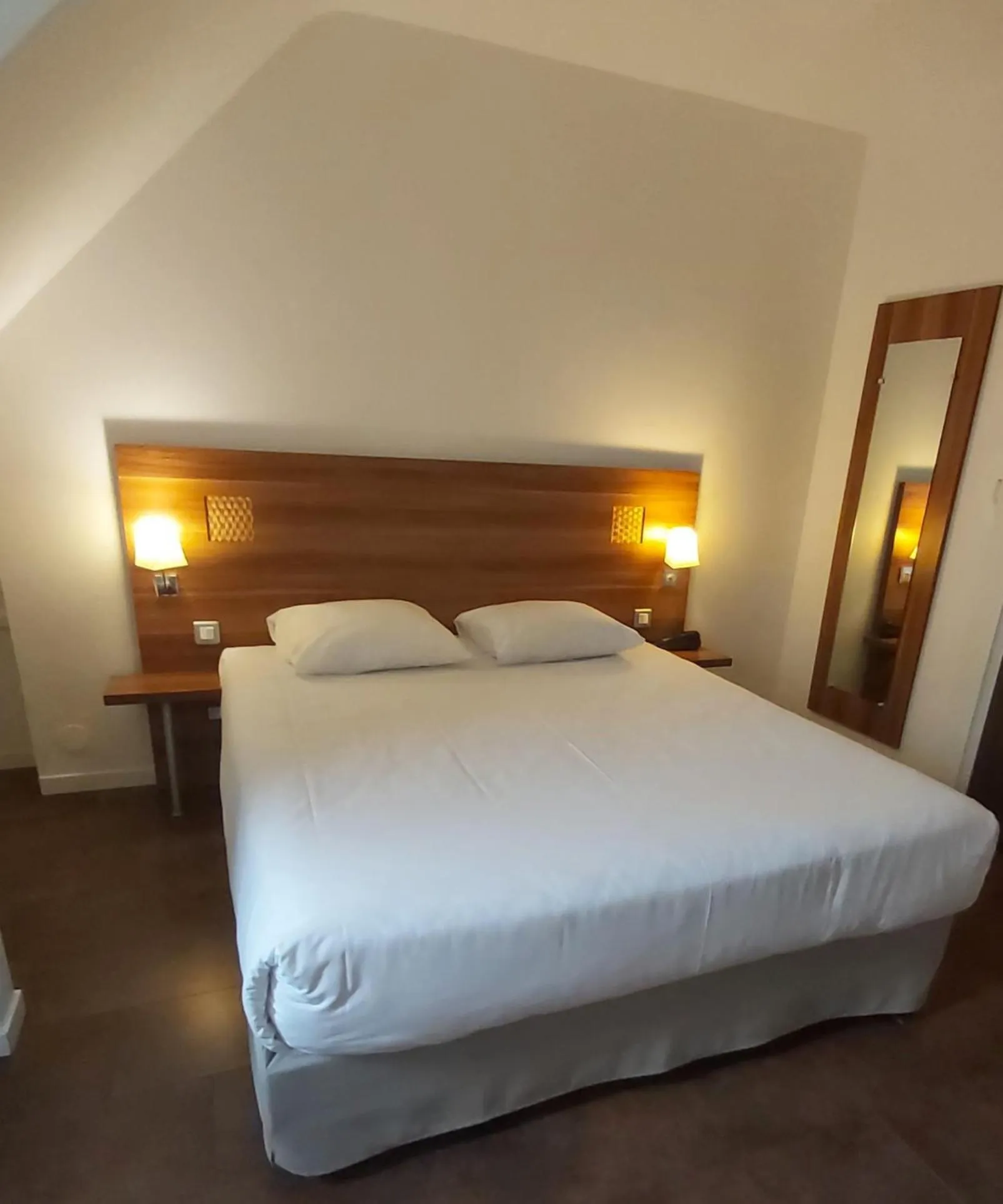 Photo of the whole room, Bed in The Originals City, Hôtel Colmar Gare