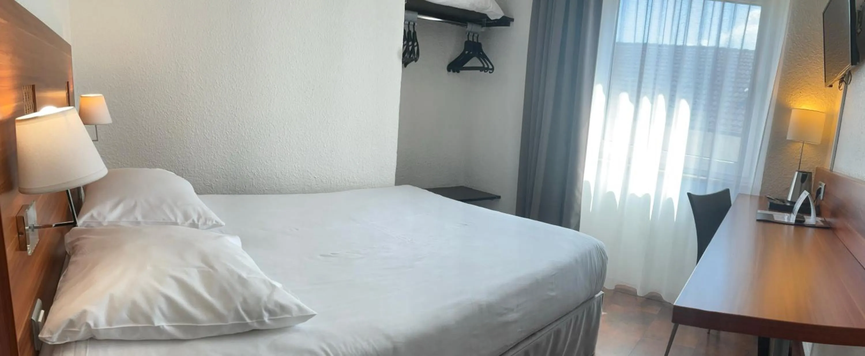 Bed in The Originals City, Hôtel Colmar Gare