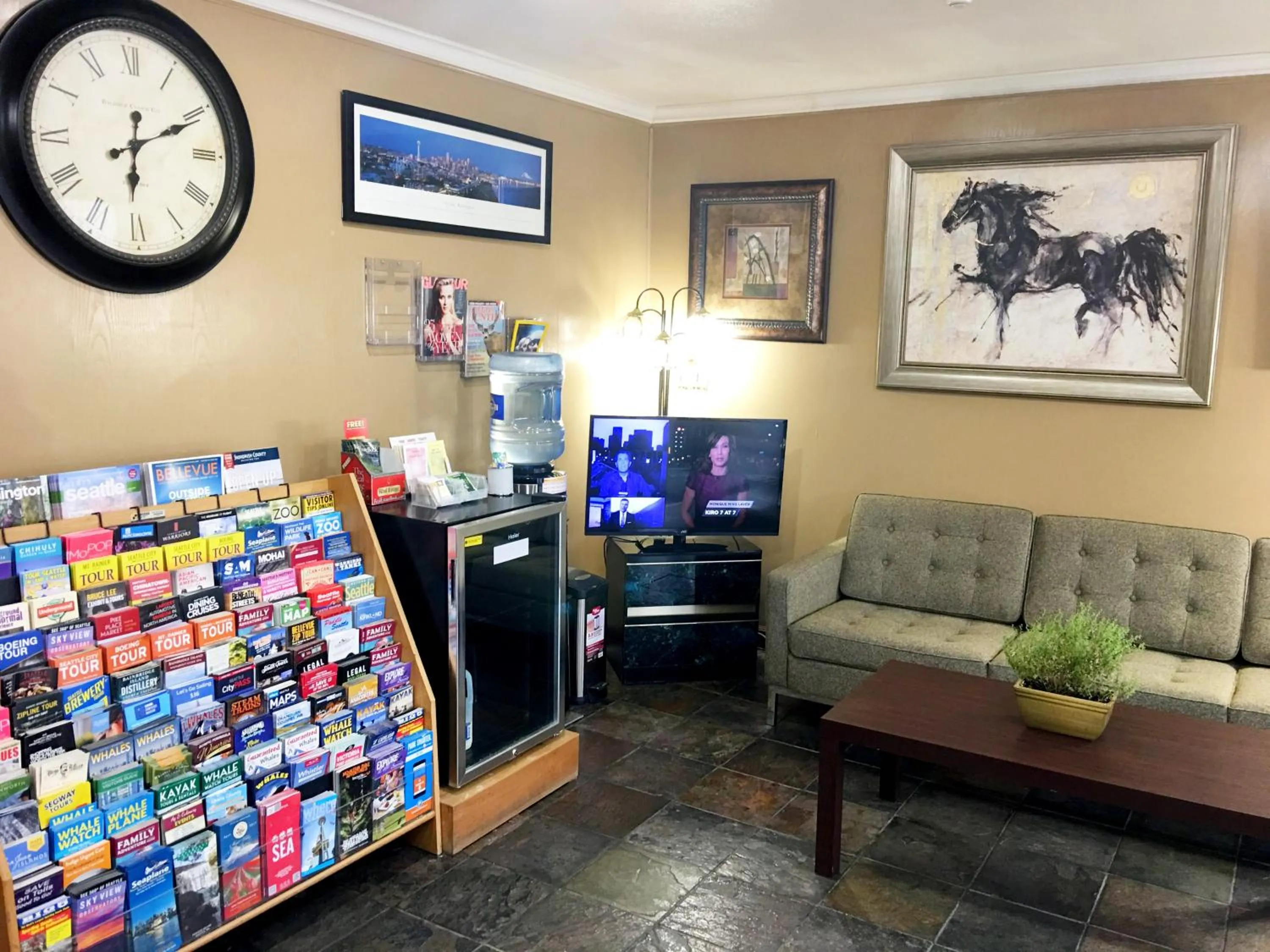 Communal lounge/ TV room in Fairground Inn