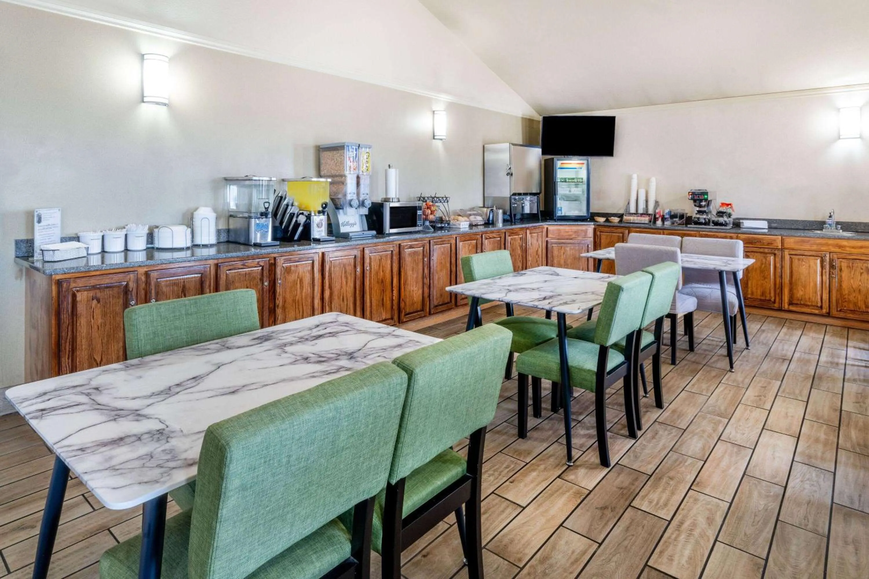 Breakfast in Super 8 by Wyndham Cheyenne WY