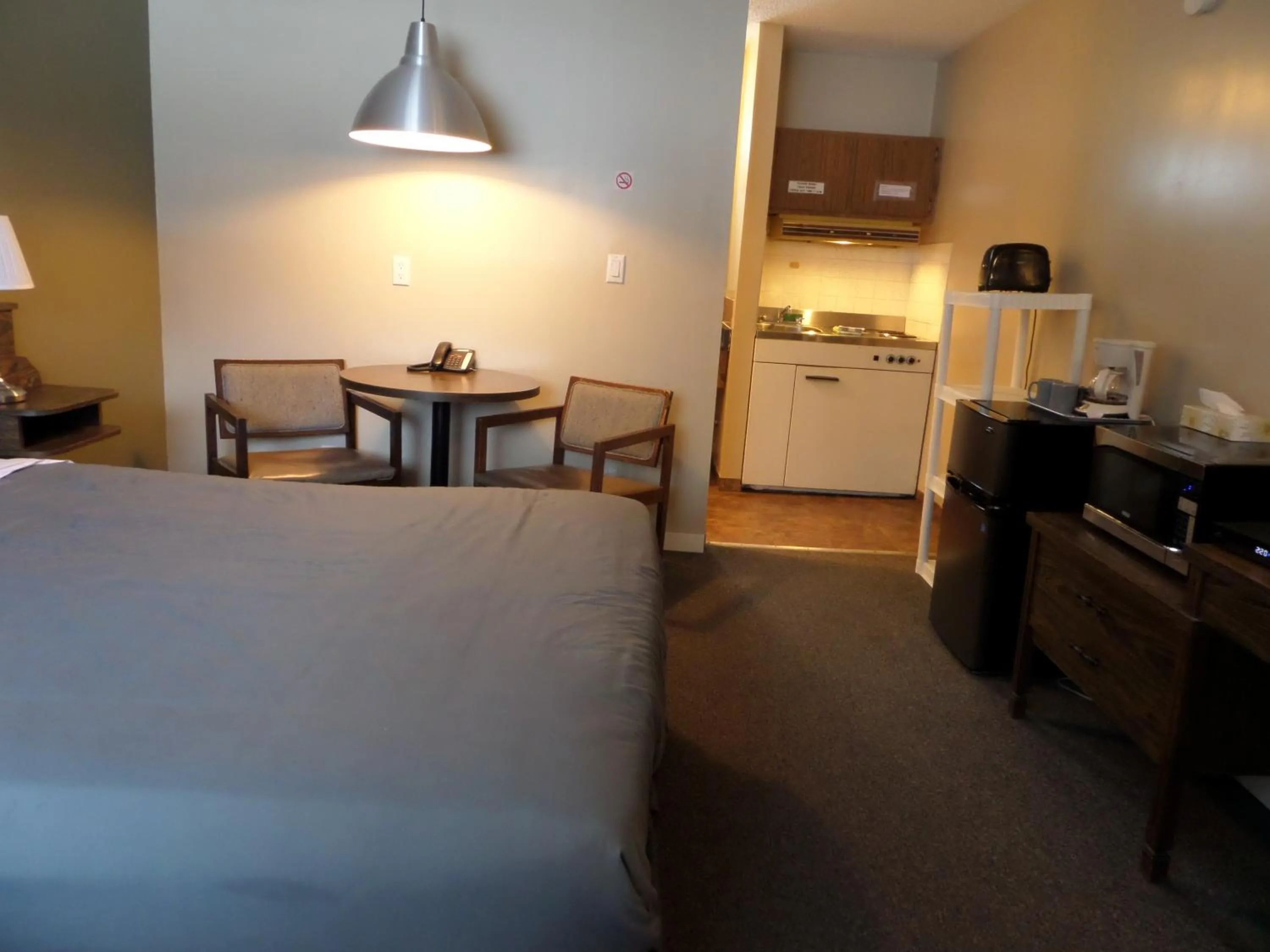 Bed in Ray Lyn Motel