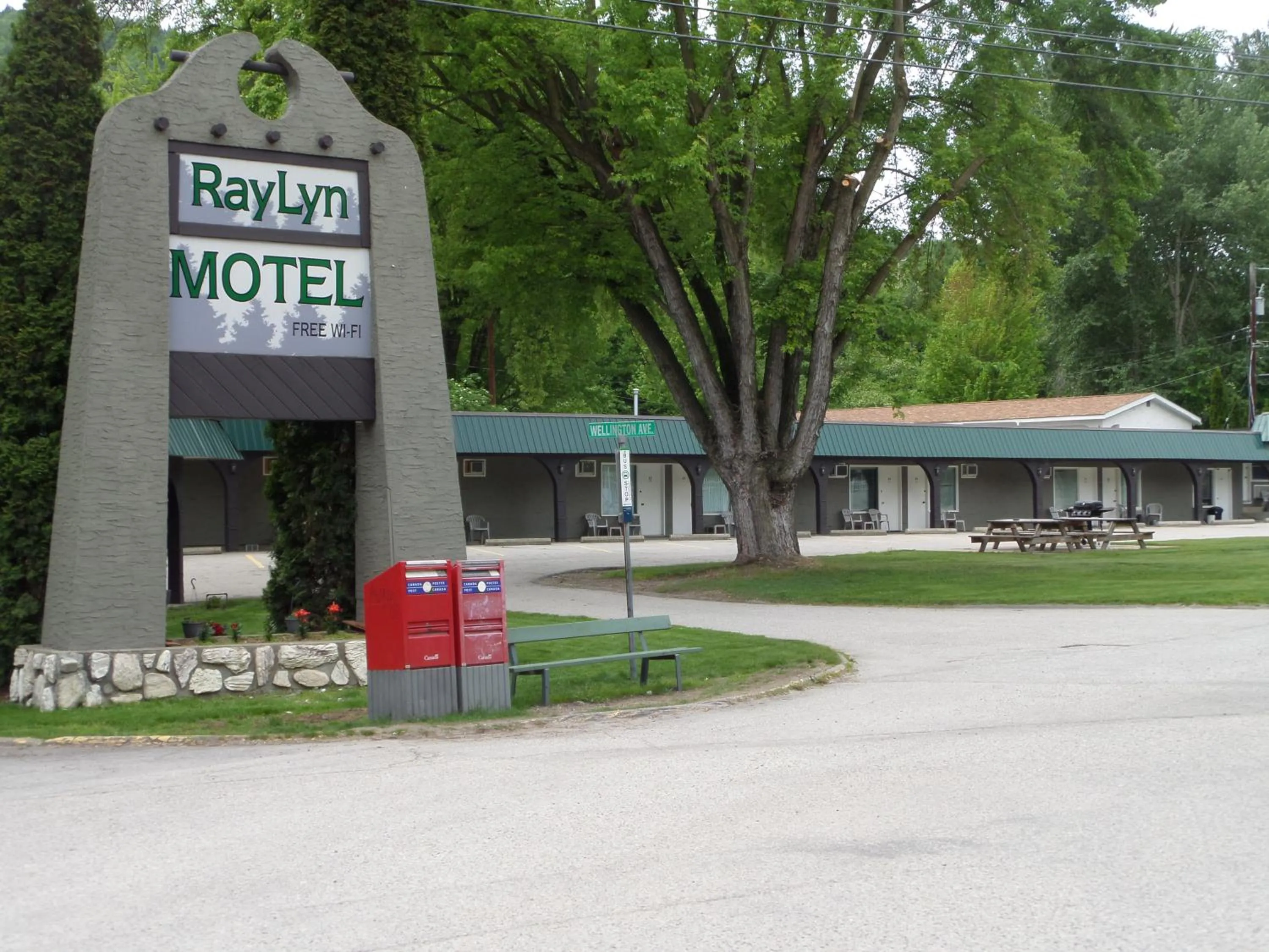 Ray Lyn Motel