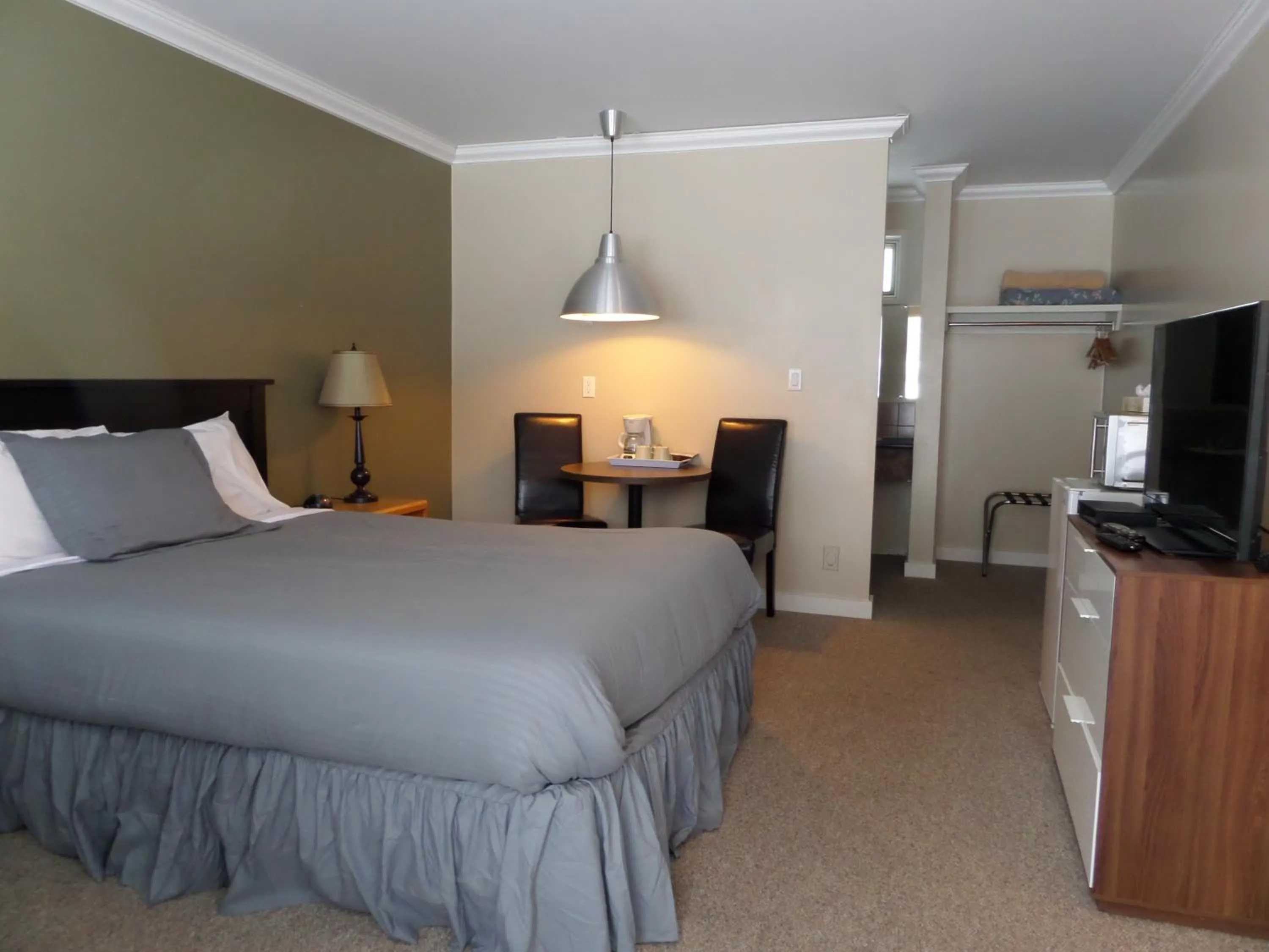 Bed in Ray Lyn Motel