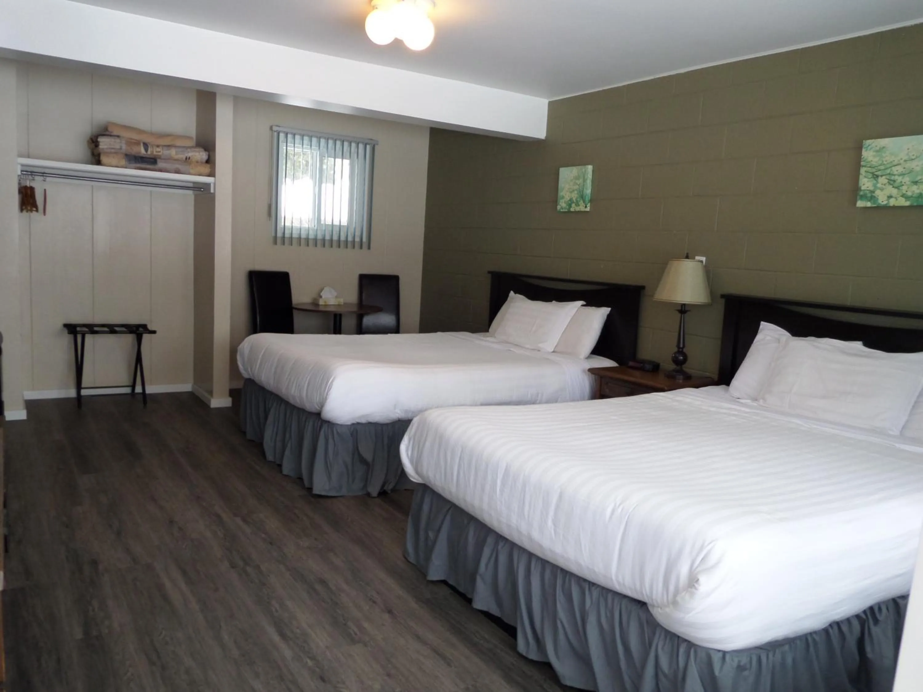 Bed in Ray Lyn Motel