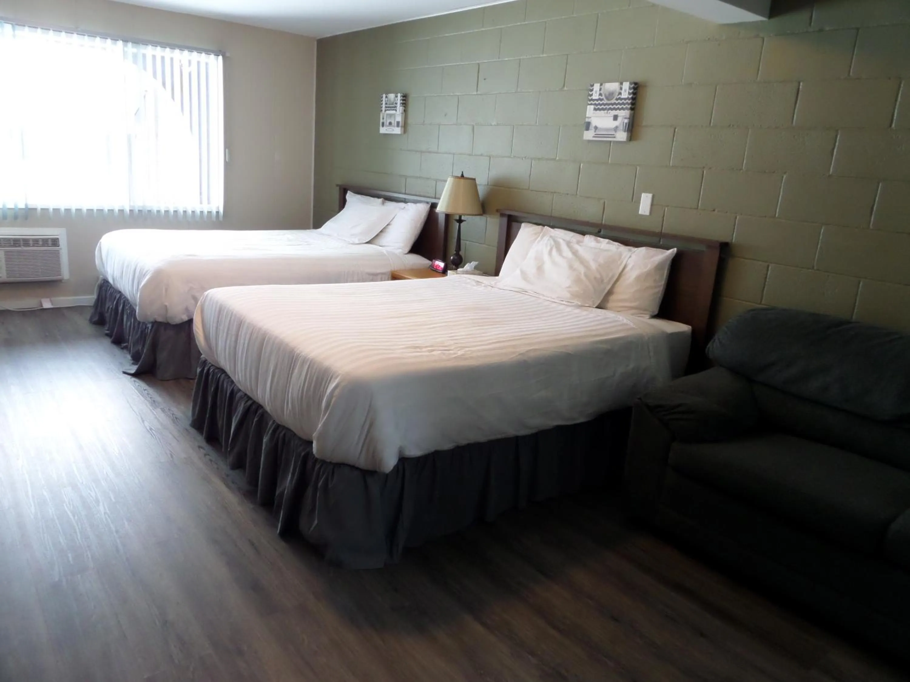 Bed in Ray Lyn Motel