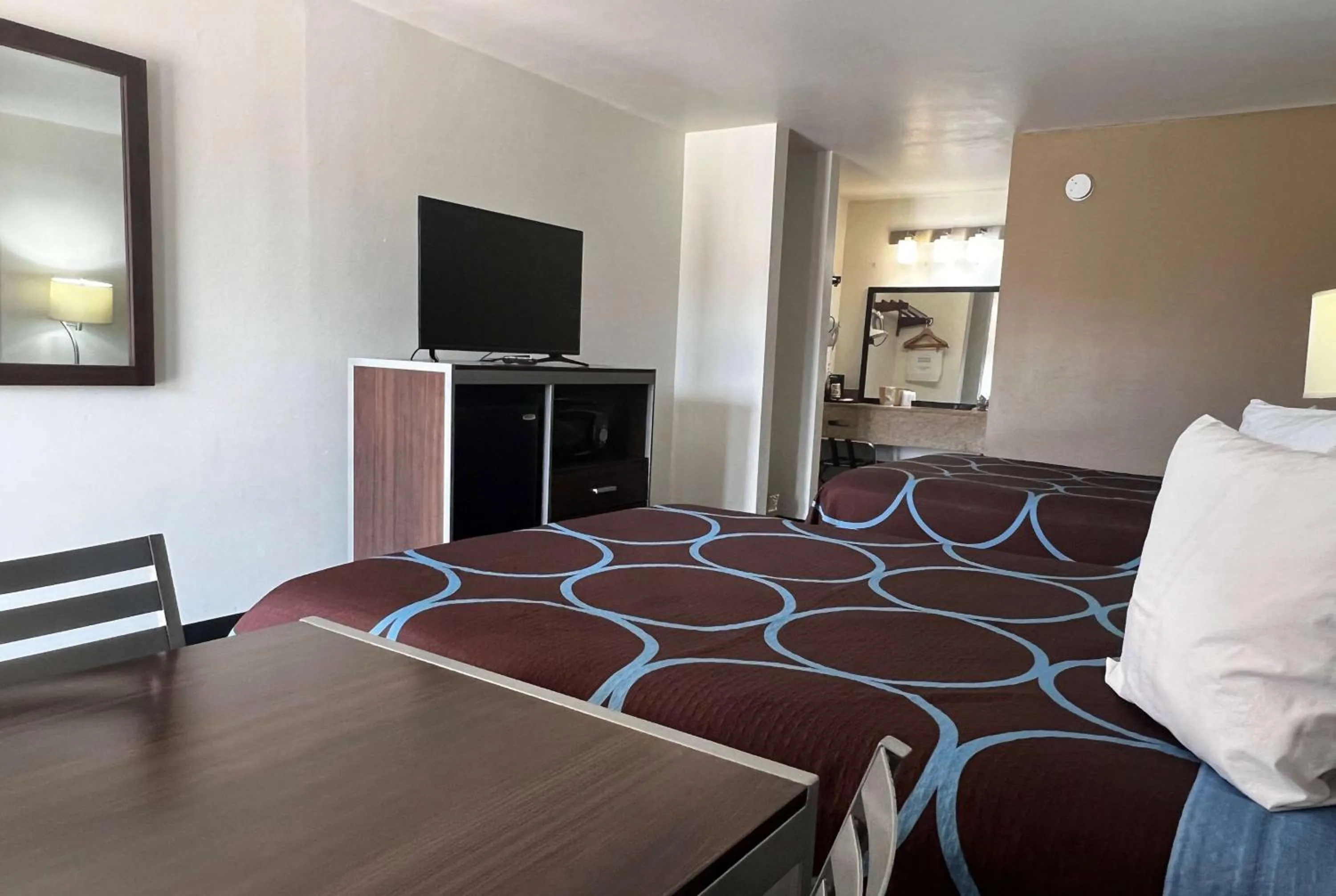 Photo of the whole room in Super 8 by Wyndham Slidell