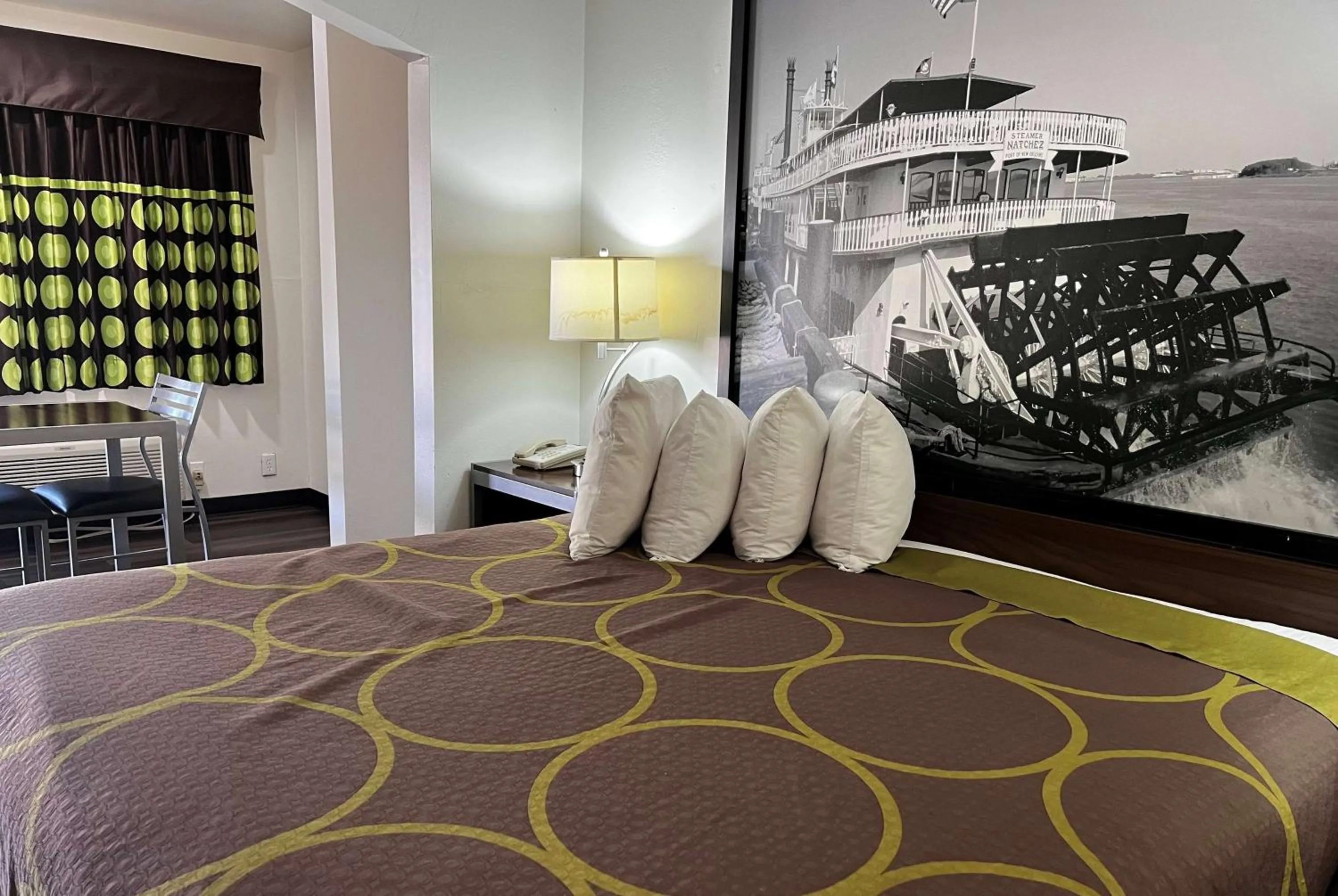 Photo of the whole room, Bed in Super 8 by Wyndham Slidell